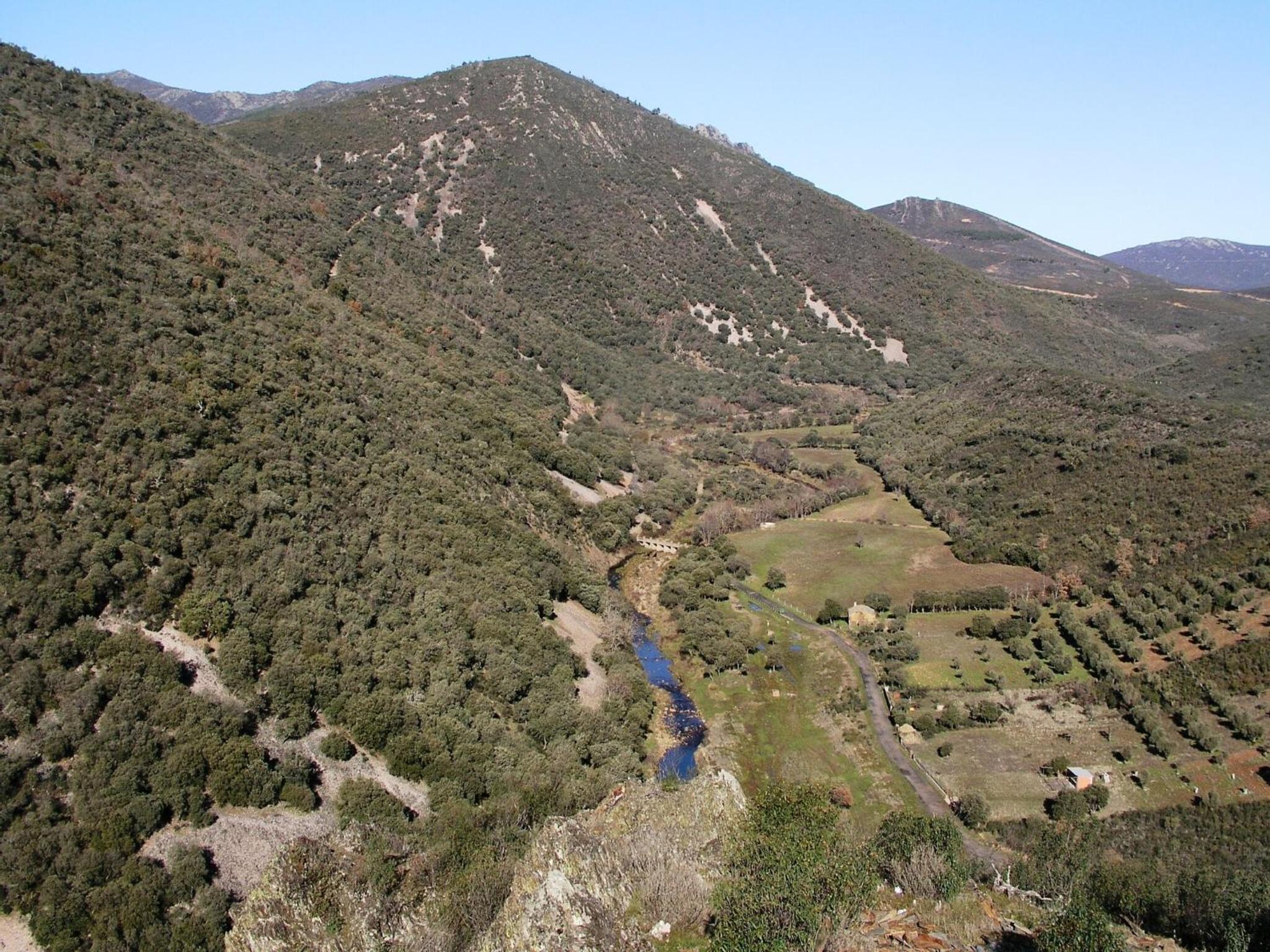 Cottage in Navas de Estena with Pool & Jacuzzi