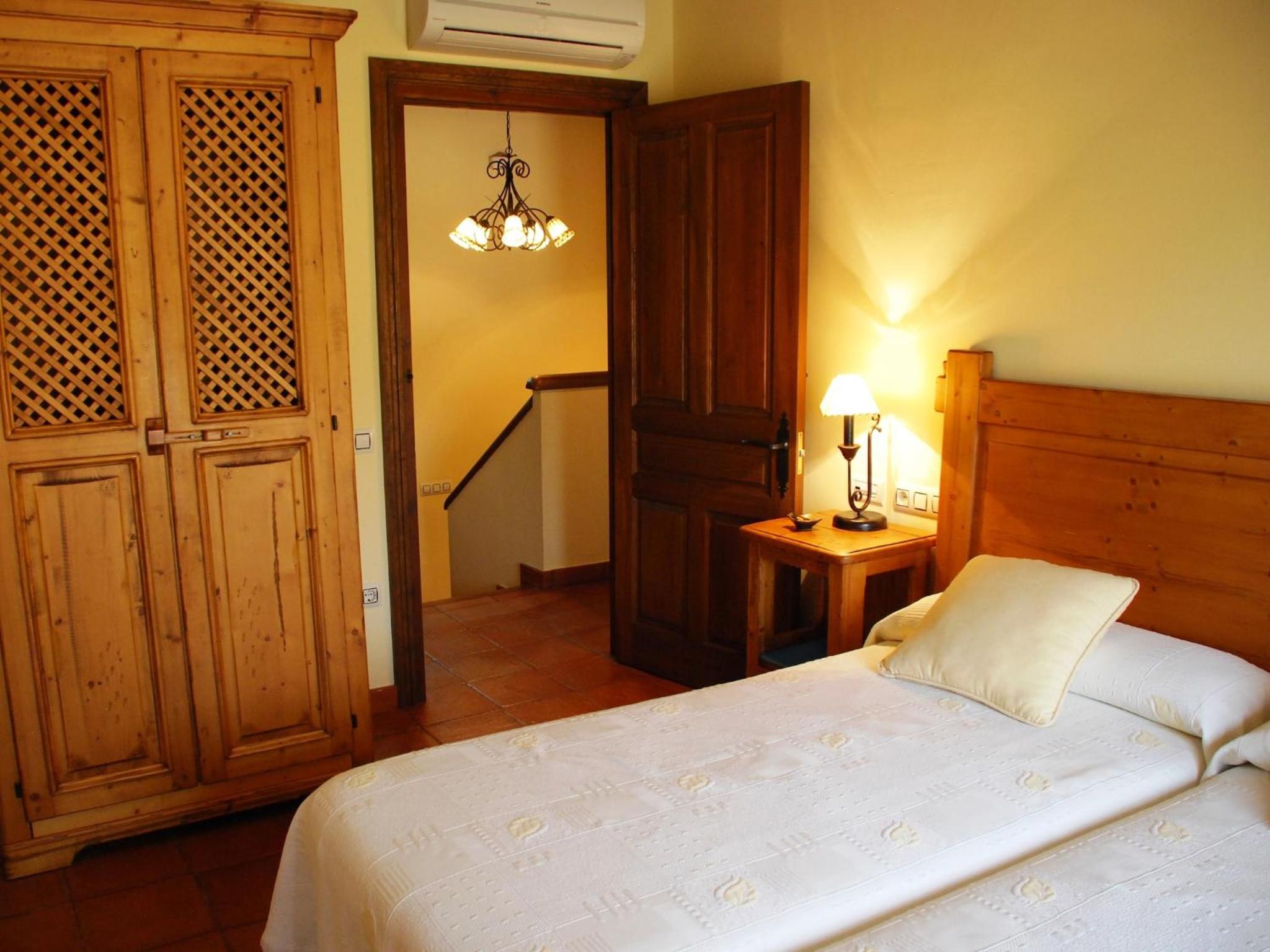 Cottage in Navas de Estena with Pool & Jacuzzi