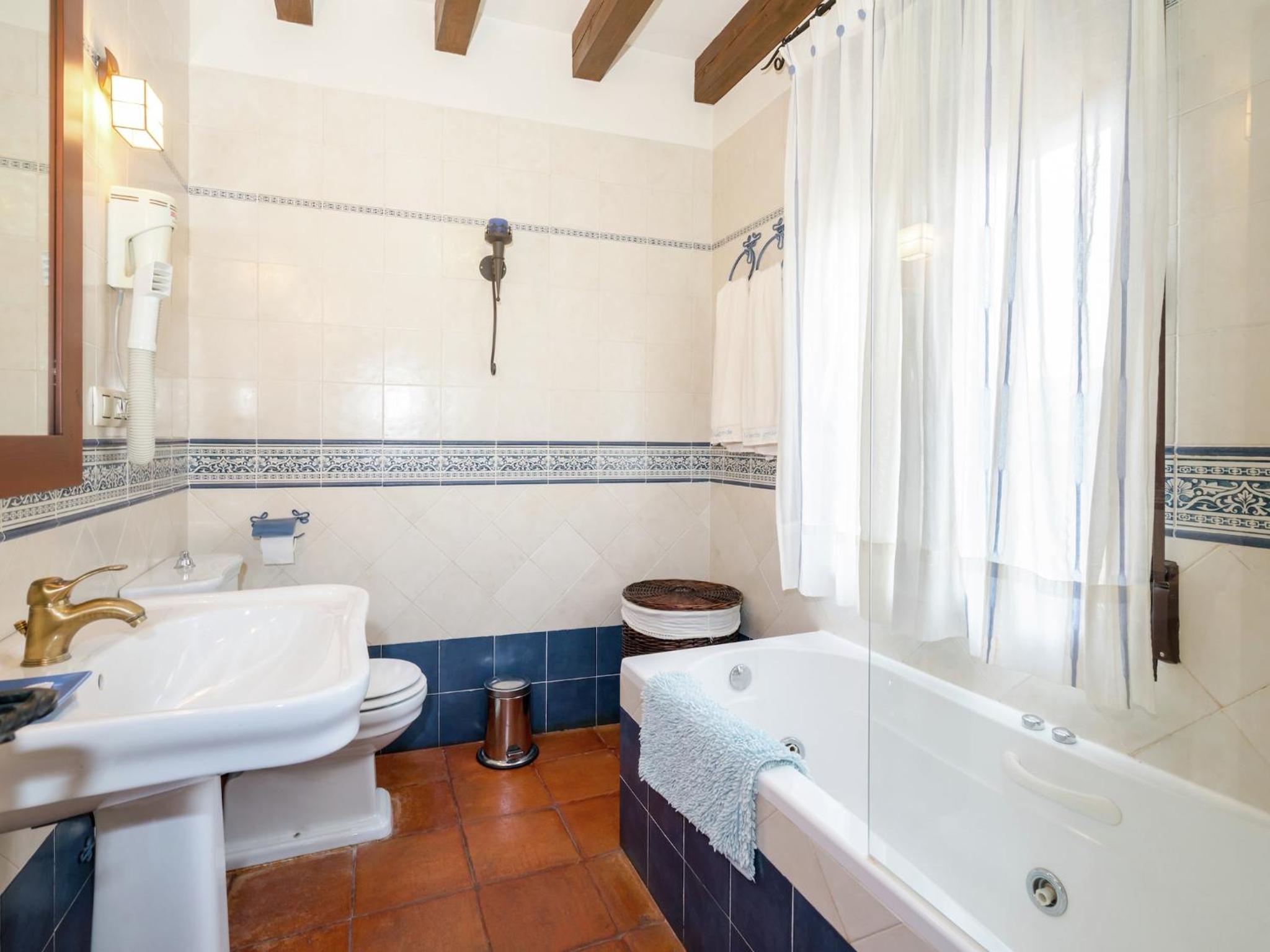 Cottage in Navas de Estena with Pool & Jacuzzi