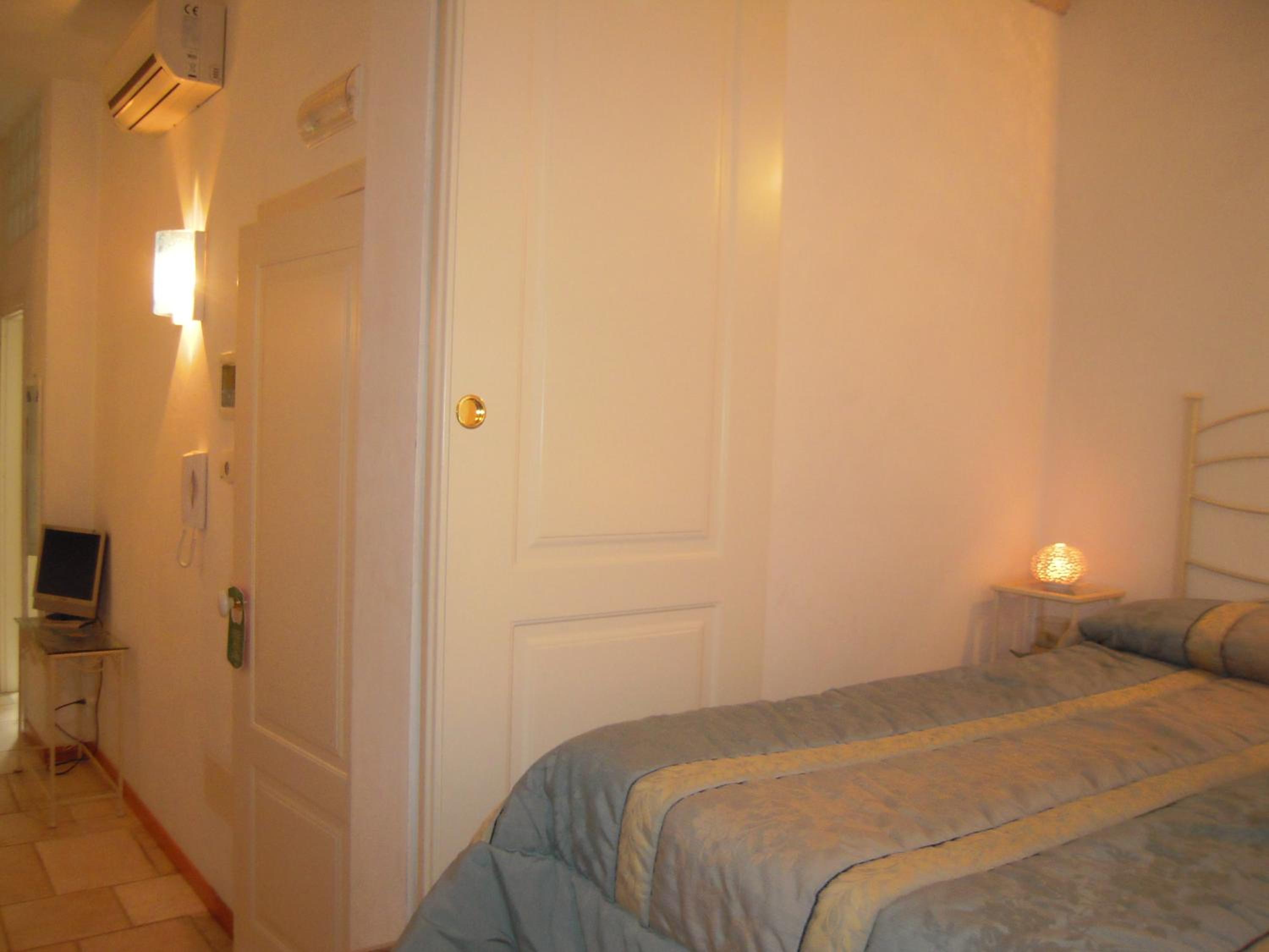 Photo 33