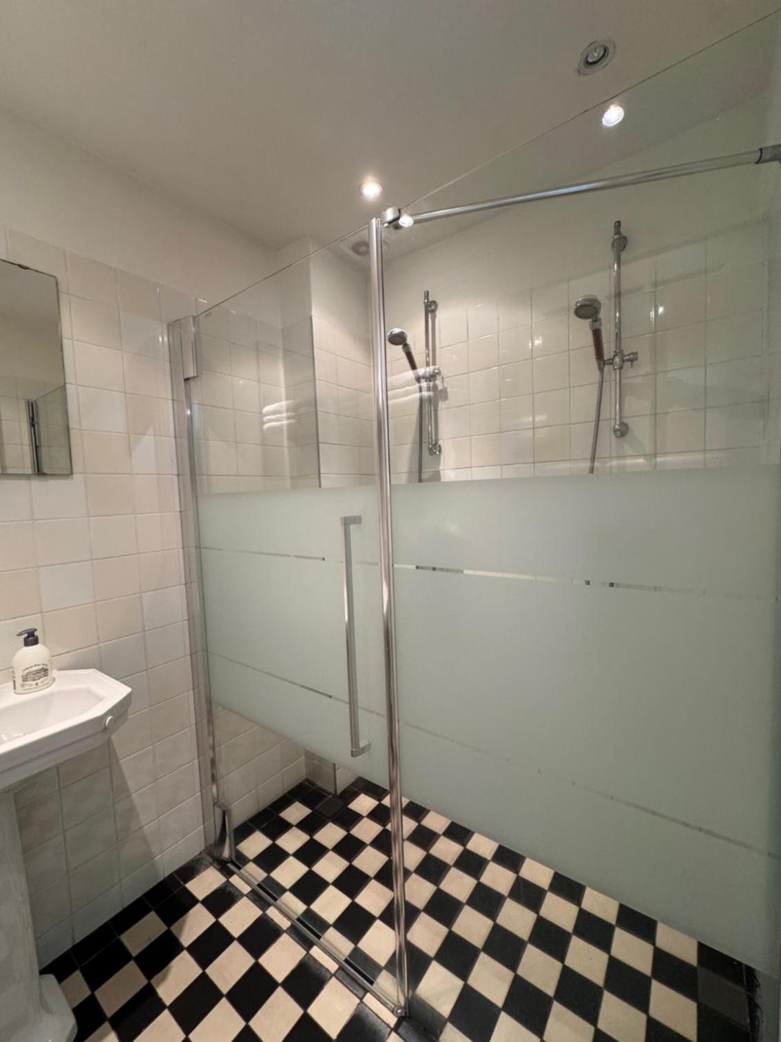 Barbera Guesthouse Hotel Apartments - Experience local life in the Old Centre