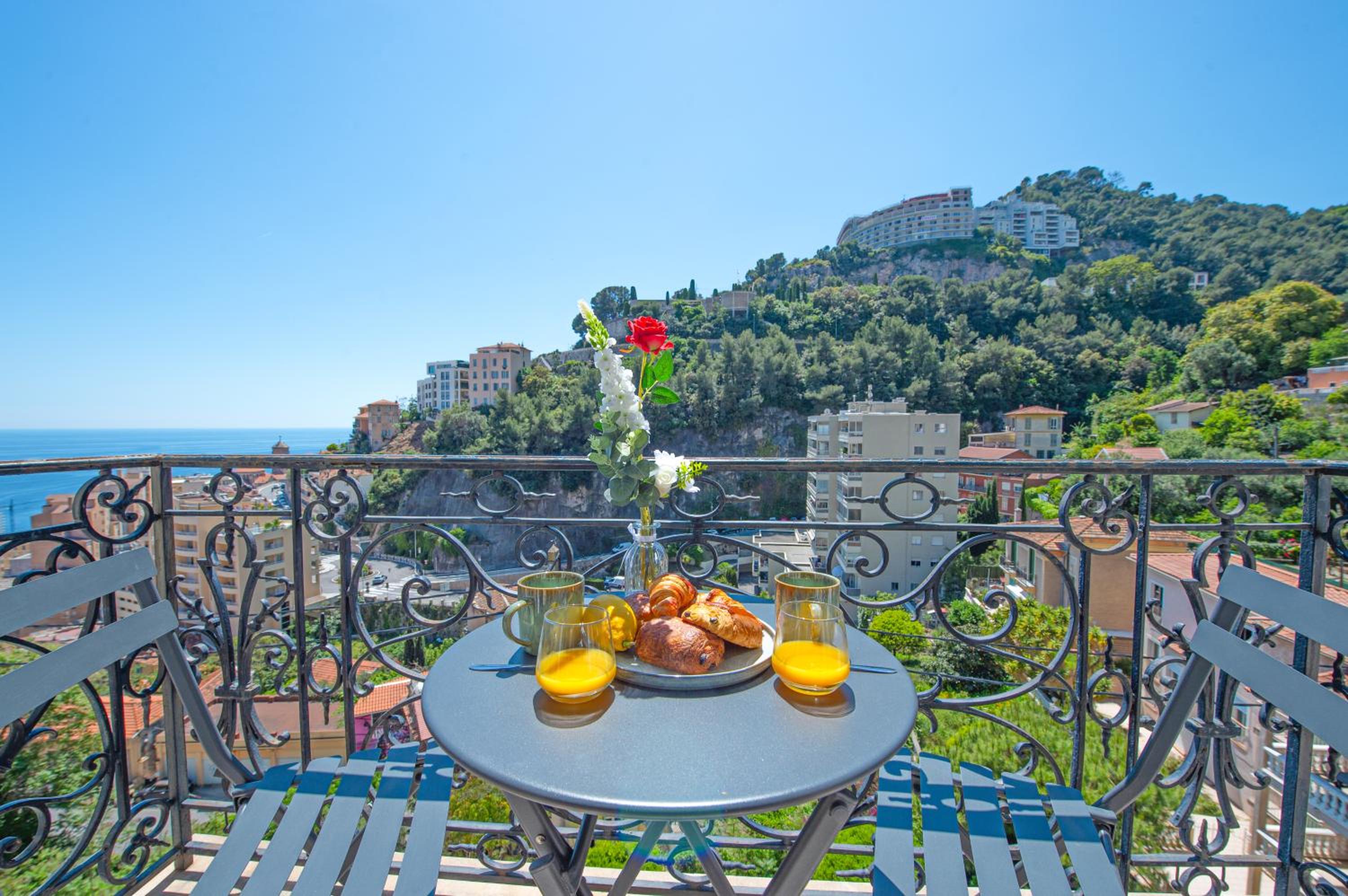 SERRES - Somptueux 2 pièces - Frontière Monaco - Vue Mer