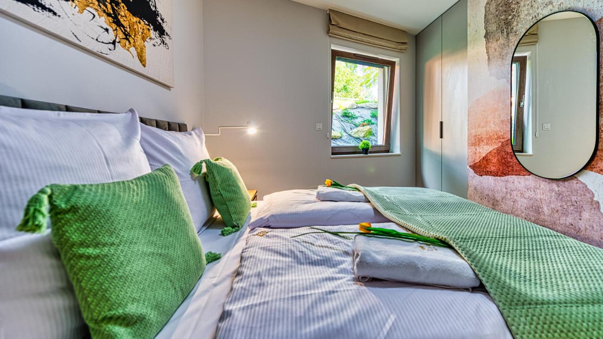 Apartamenty z basenem i saunami STONE HILL RESORT III VIP Centrum by Royal Aparts