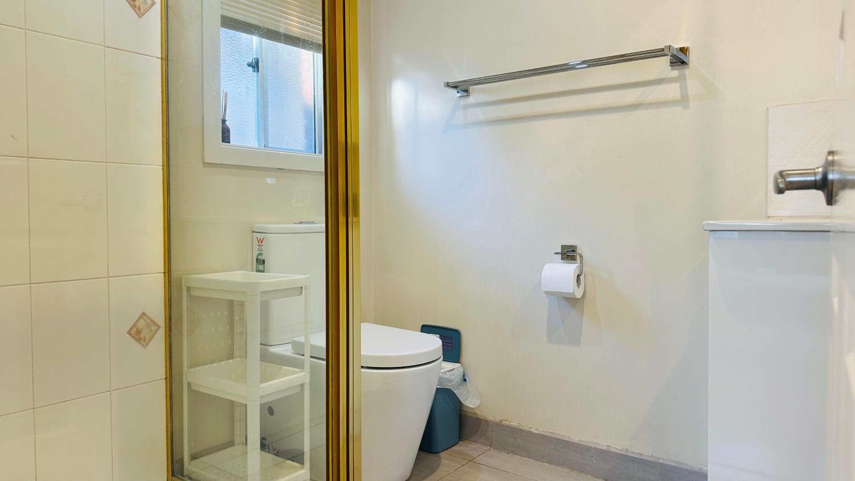 20 minutes to Mel CBD 2 BRs AirCon unit guest house