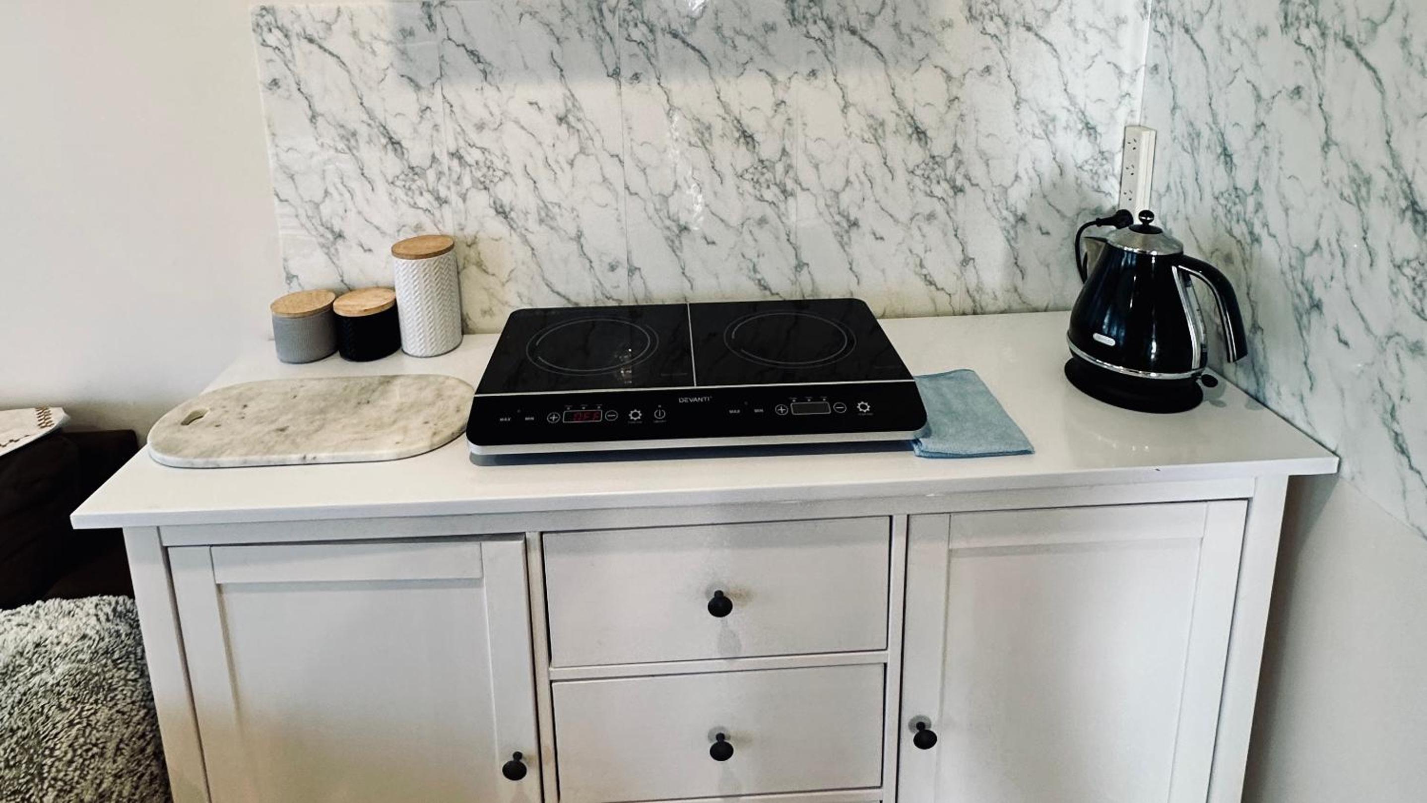 20 minutes to Mel CBD 2 BRs AirCon unit guest house