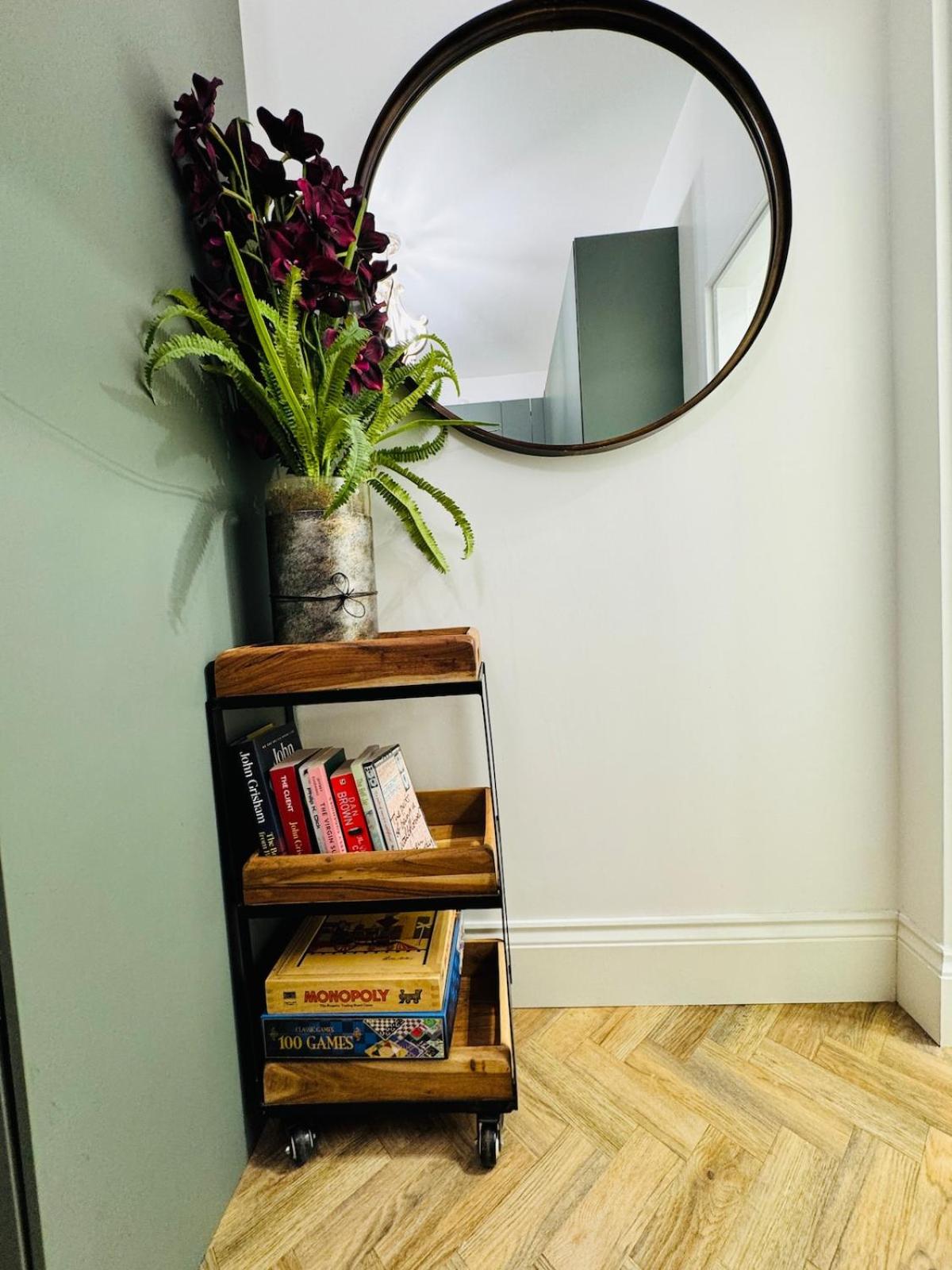 Luxury Designer 2-Bedroom Apartment with Private Garden & Free Parking