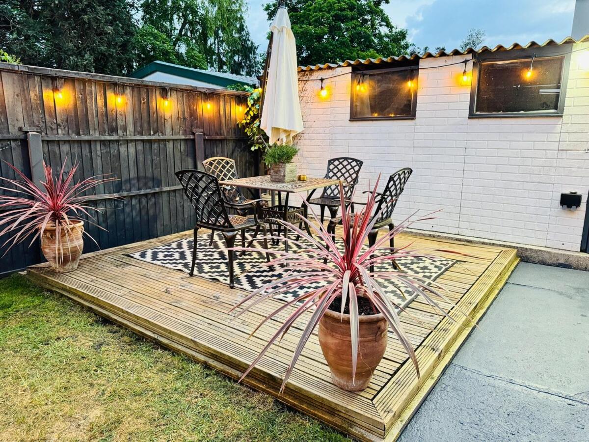 Luxury Designer 2-Bedroom Apartment with Private Garden & Free Parking