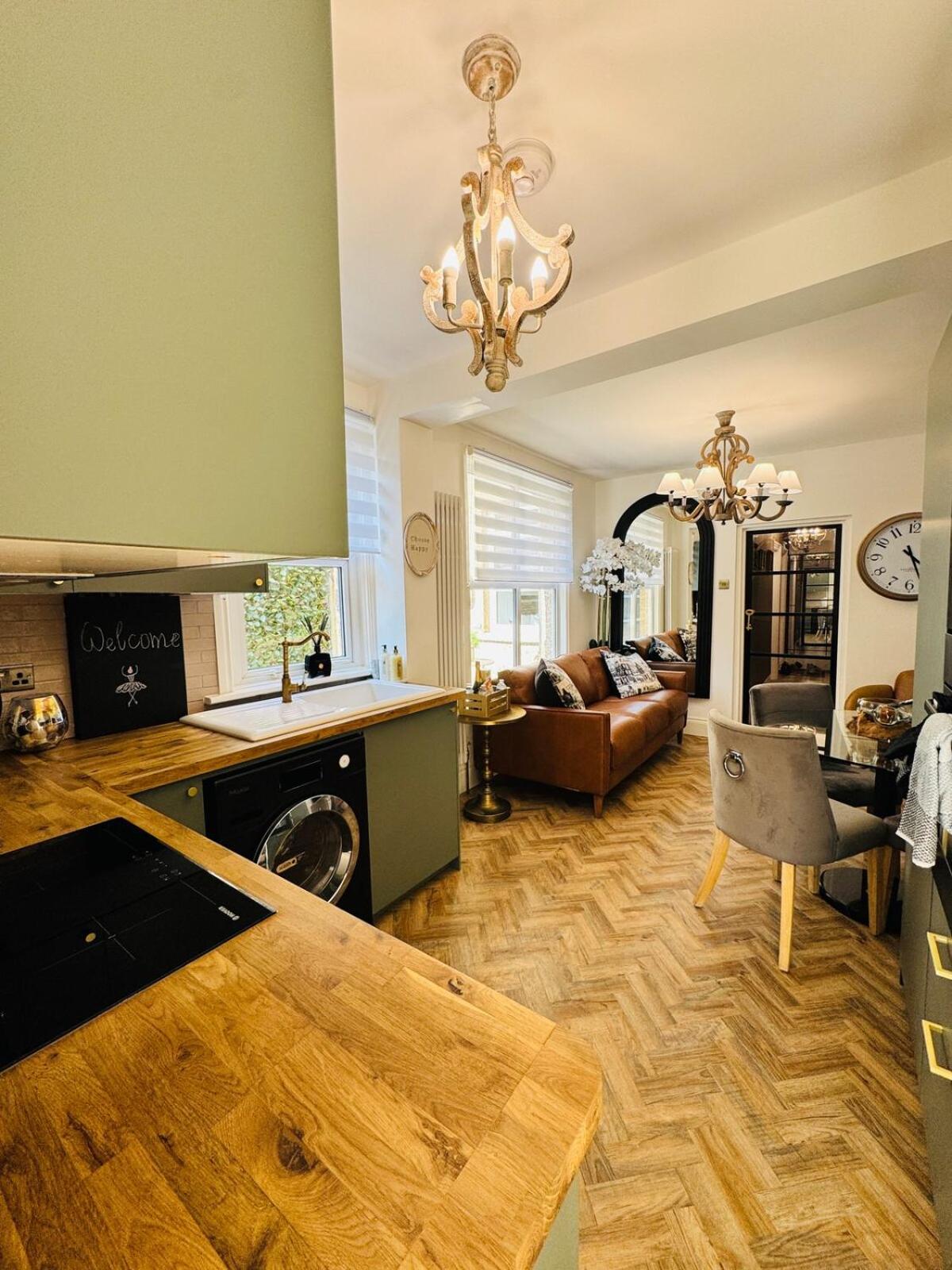 Luxury Designer 2-Bedroom Apartment with Private Garden & Free Parking