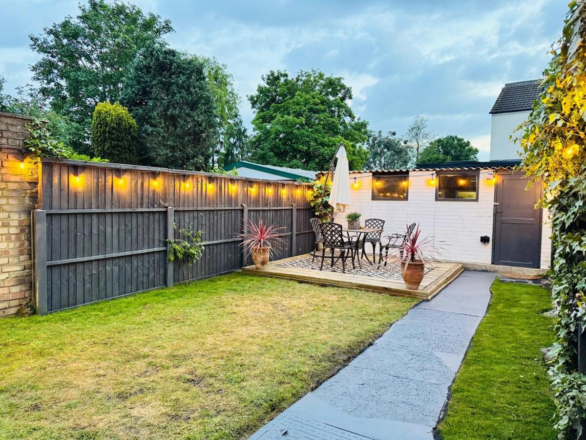 Luxury Designer 2-Bedroom Apartment with Private Garden & Free Parking