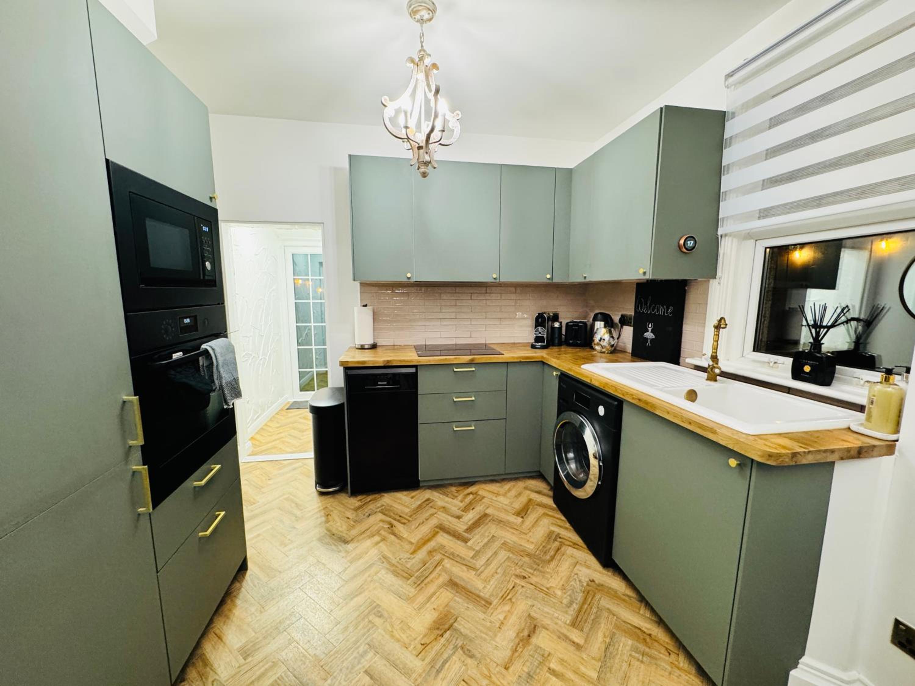 Luxury Designer 2-Bedroom Apartment with Private Garden & Free Parking