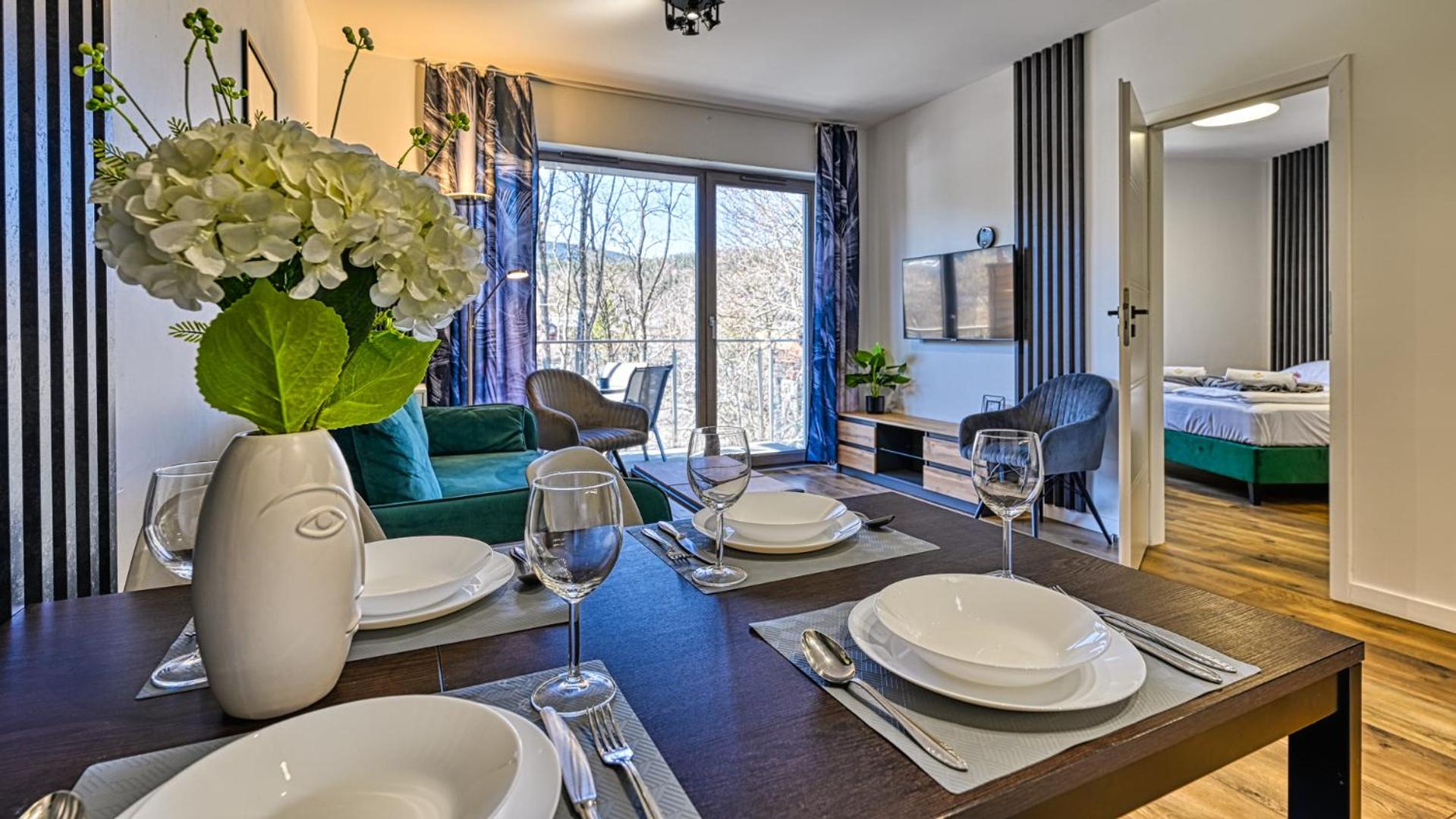 Apartamenty z basenem i saunami STONE HILL RESORT III VIP Centrum by Royal Aparts