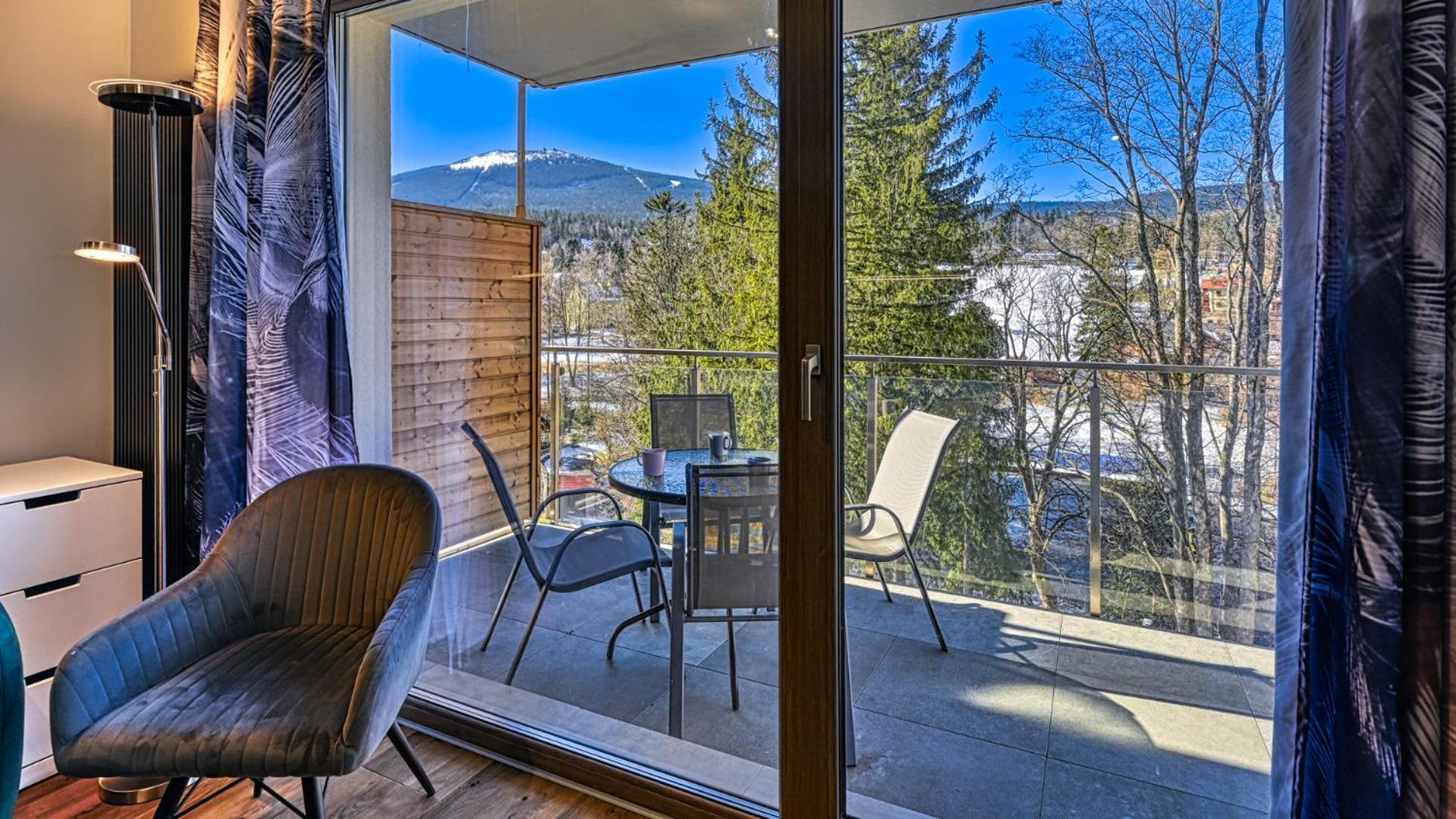 Apartamenty z basenem i saunami STONE HILL RESORT III VIP Centrum by Royal Aparts