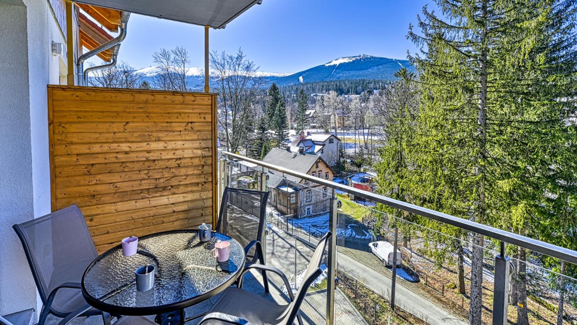 Apartamenty z basenem i saunami STONE HILL RESORT III VIP Centrum by Royal Aparts