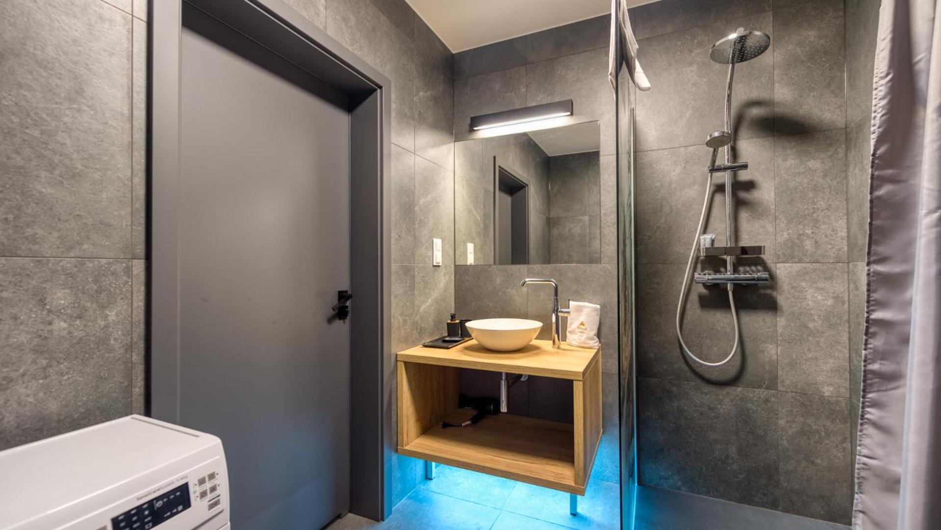 Apartamenty z basenem i saunami STONE HILL RESORT III VIP Centrum by Royal Aparts