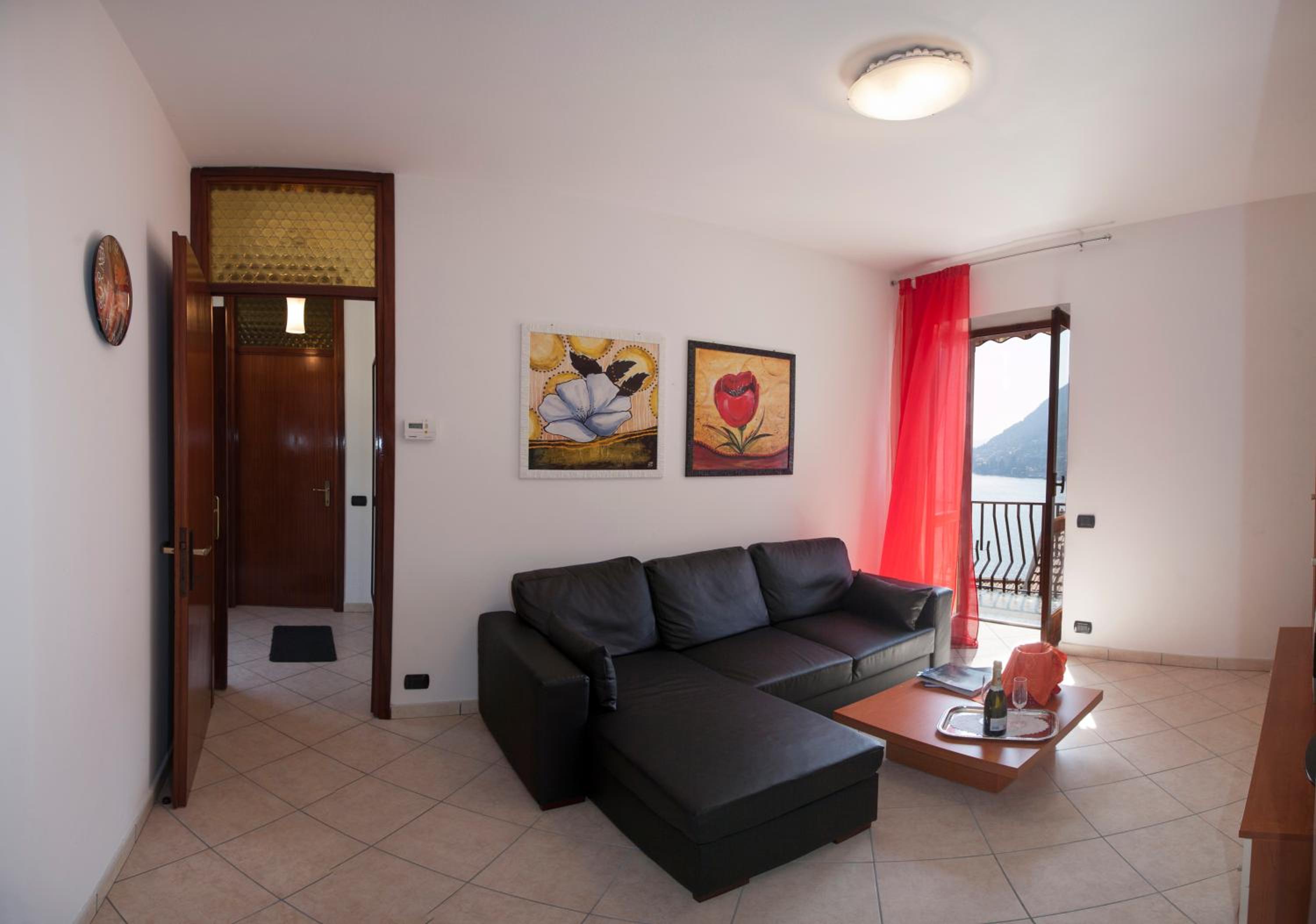 Pinky House en Nesso — hotel room