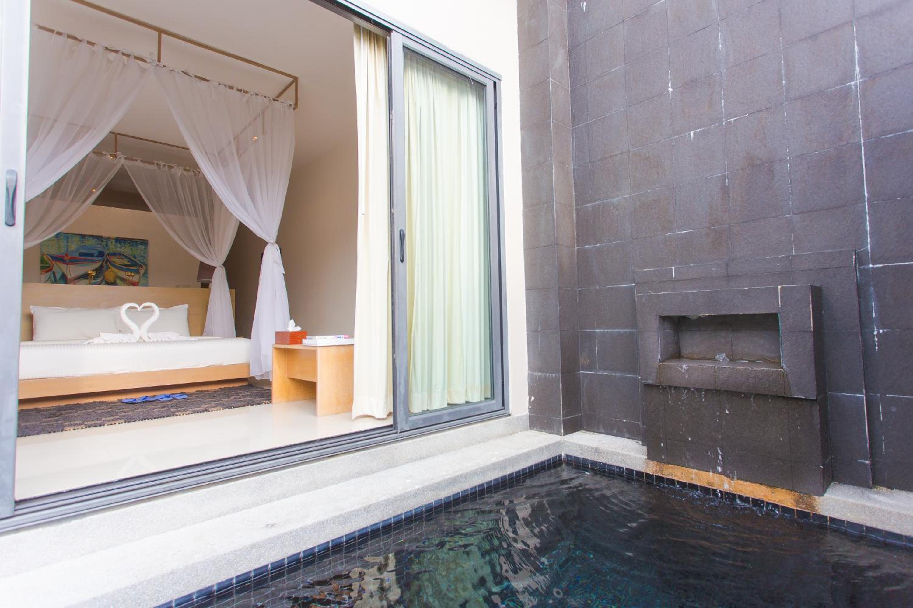 Honeymooner Pool Villa@Seastone