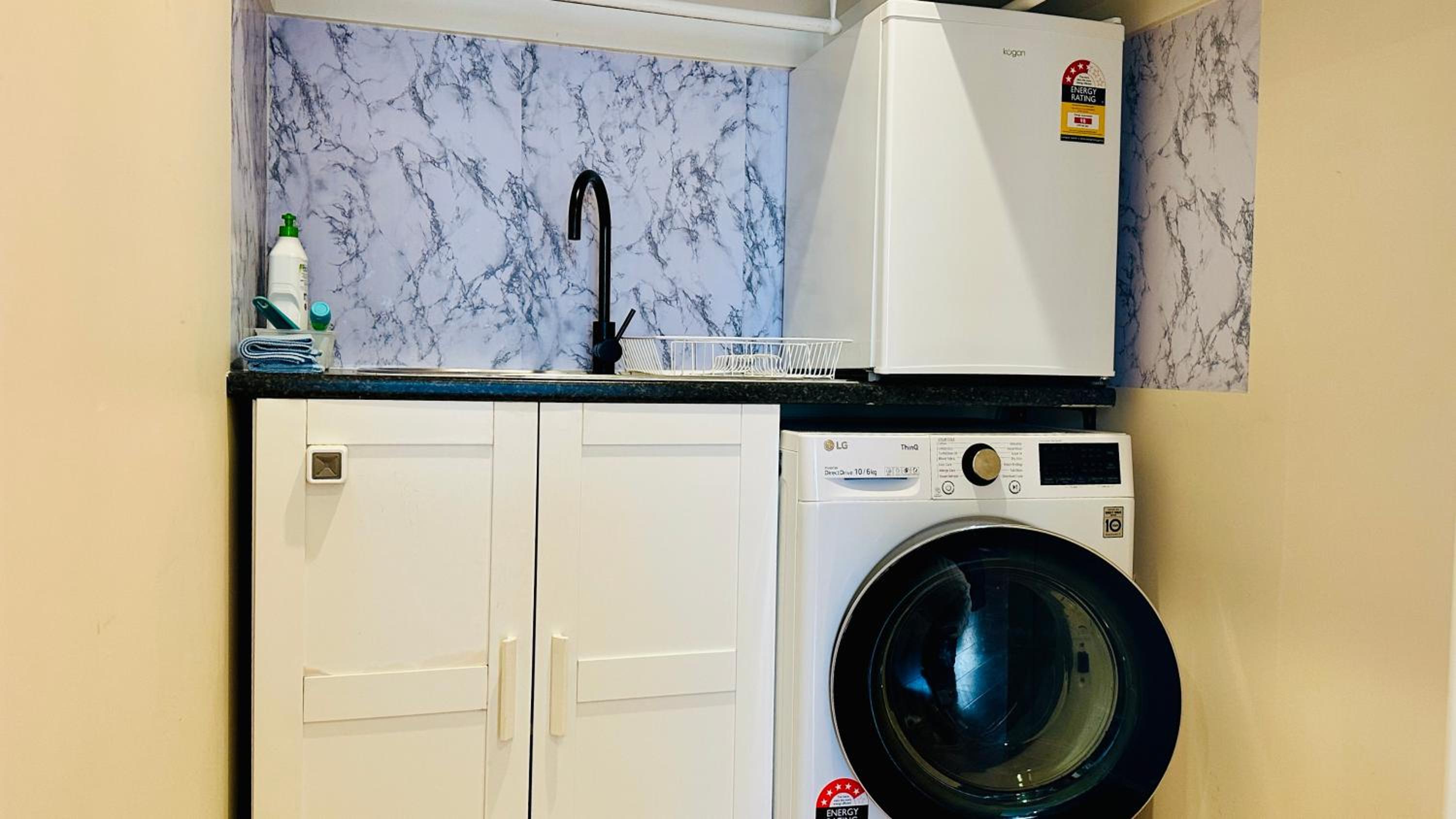 20 minutes to Mel CBD 2 BRs AirCon unit guest house