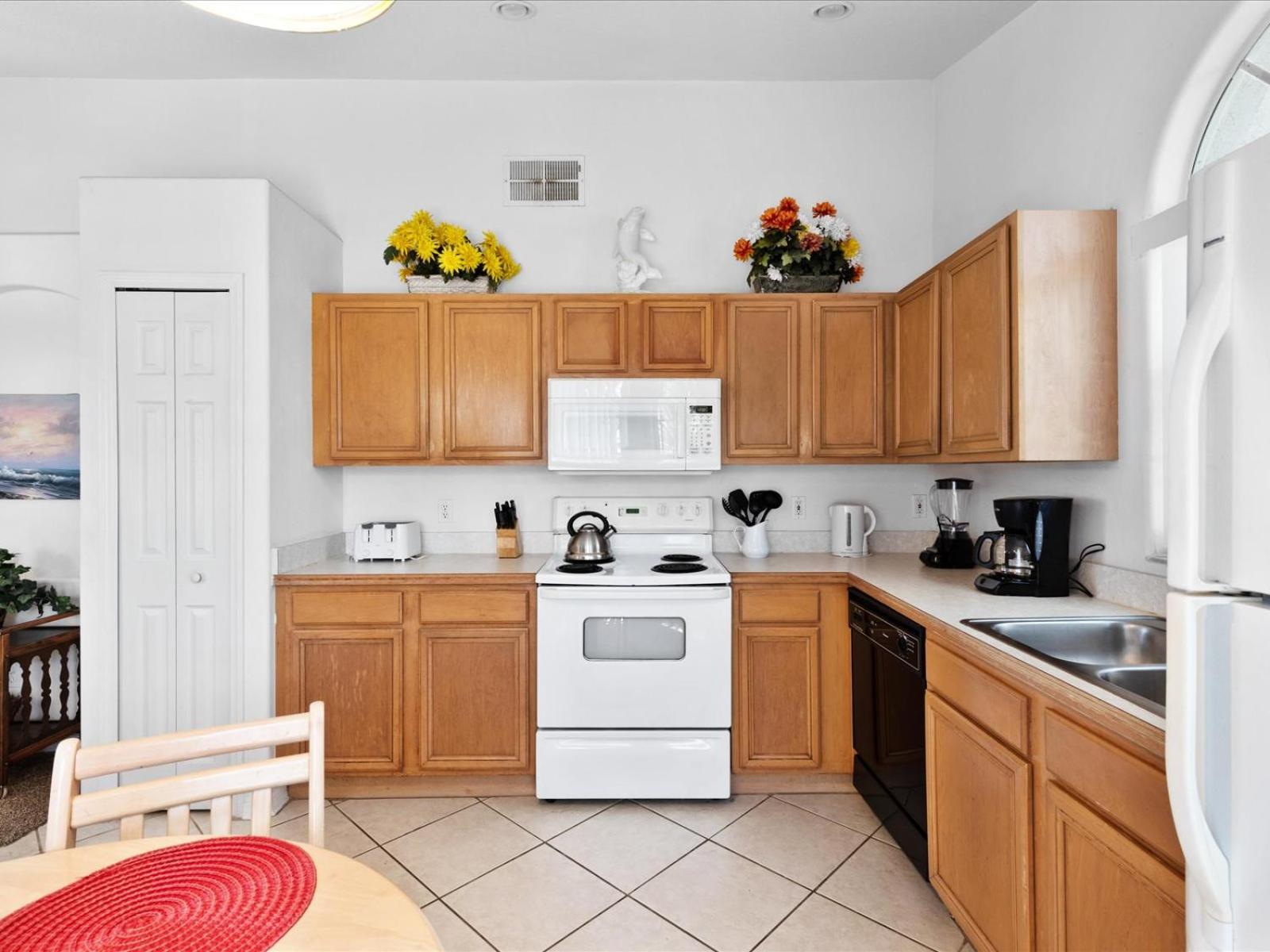 Sunny Getaway with Private Pool, Spa & Fenced Yard