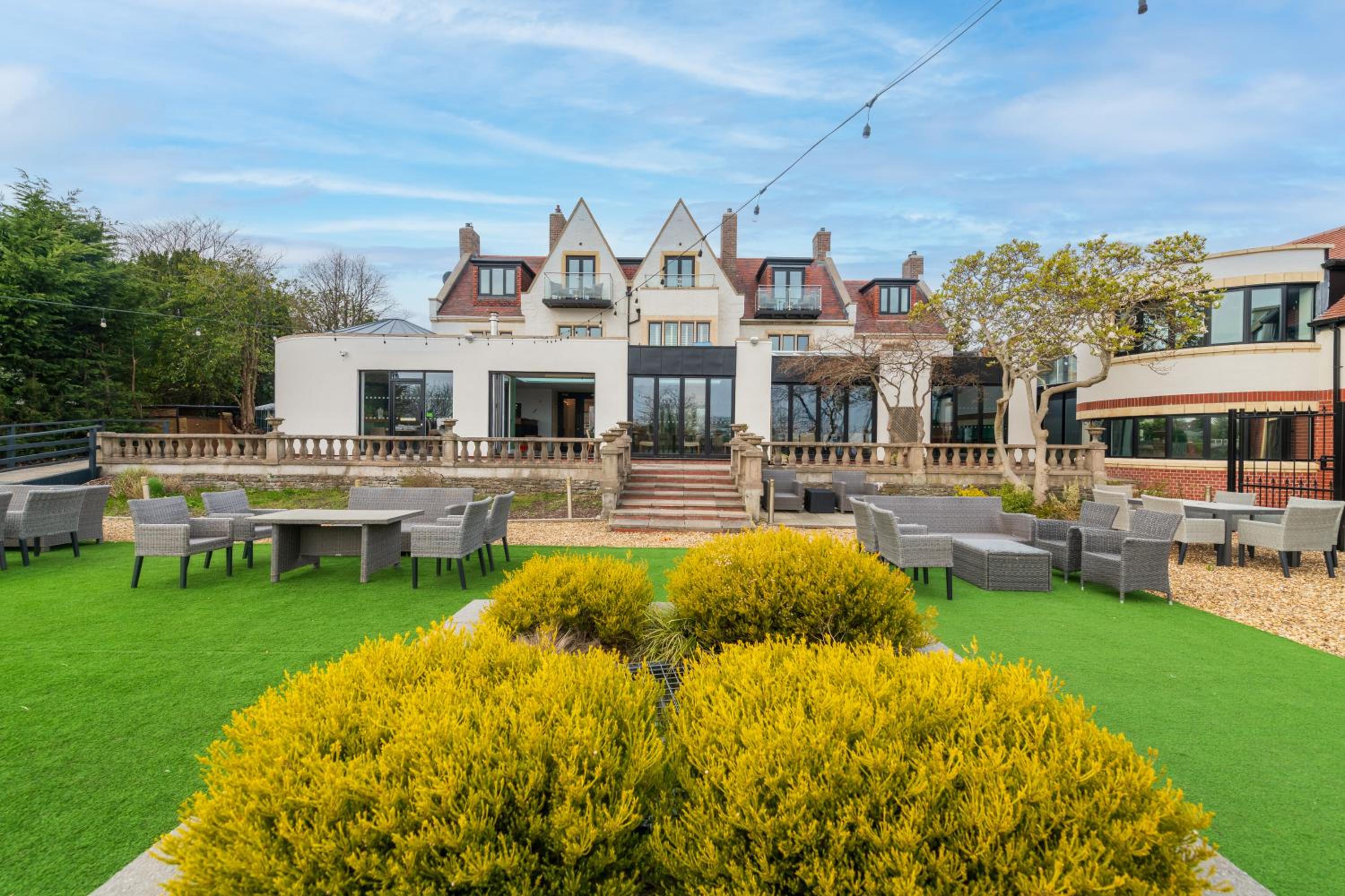 Holm House - Stylish Coastal Suites - HEDD Spa - Silures Bar & Restaurant, photo 32