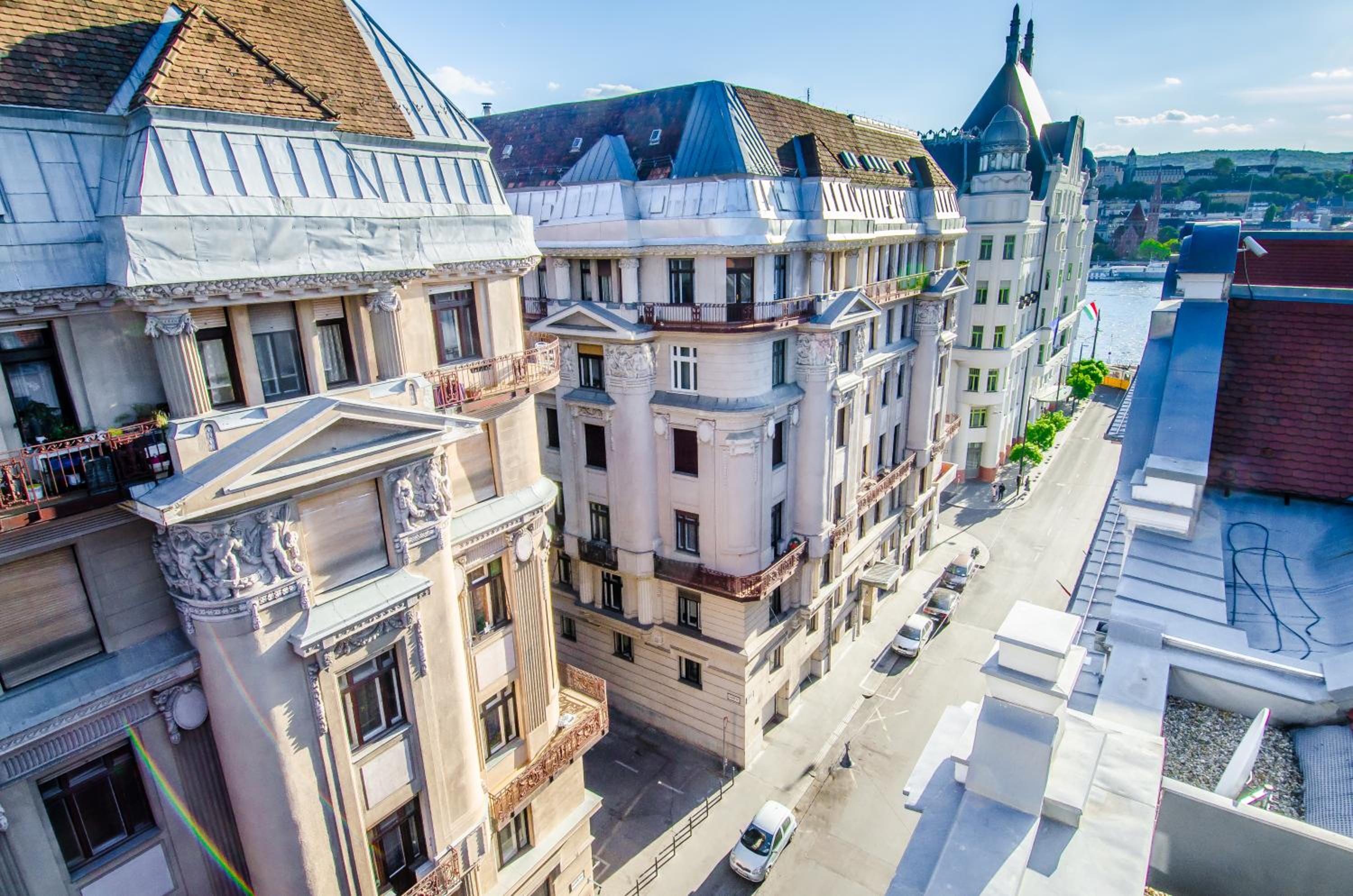 Anabelle Bed and Budapest