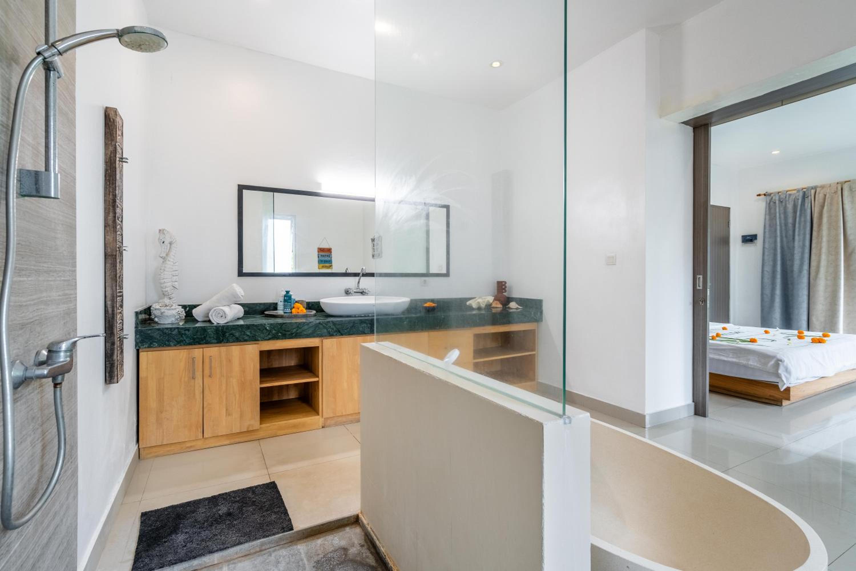 Beautiful villas - Right by the beach - Seminyak