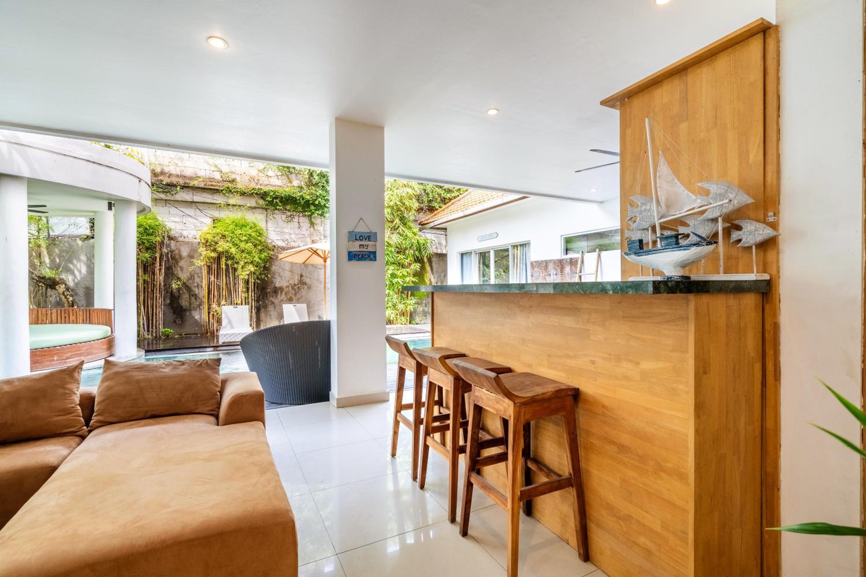 Beautiful villas - Right by the beach - Seminyak