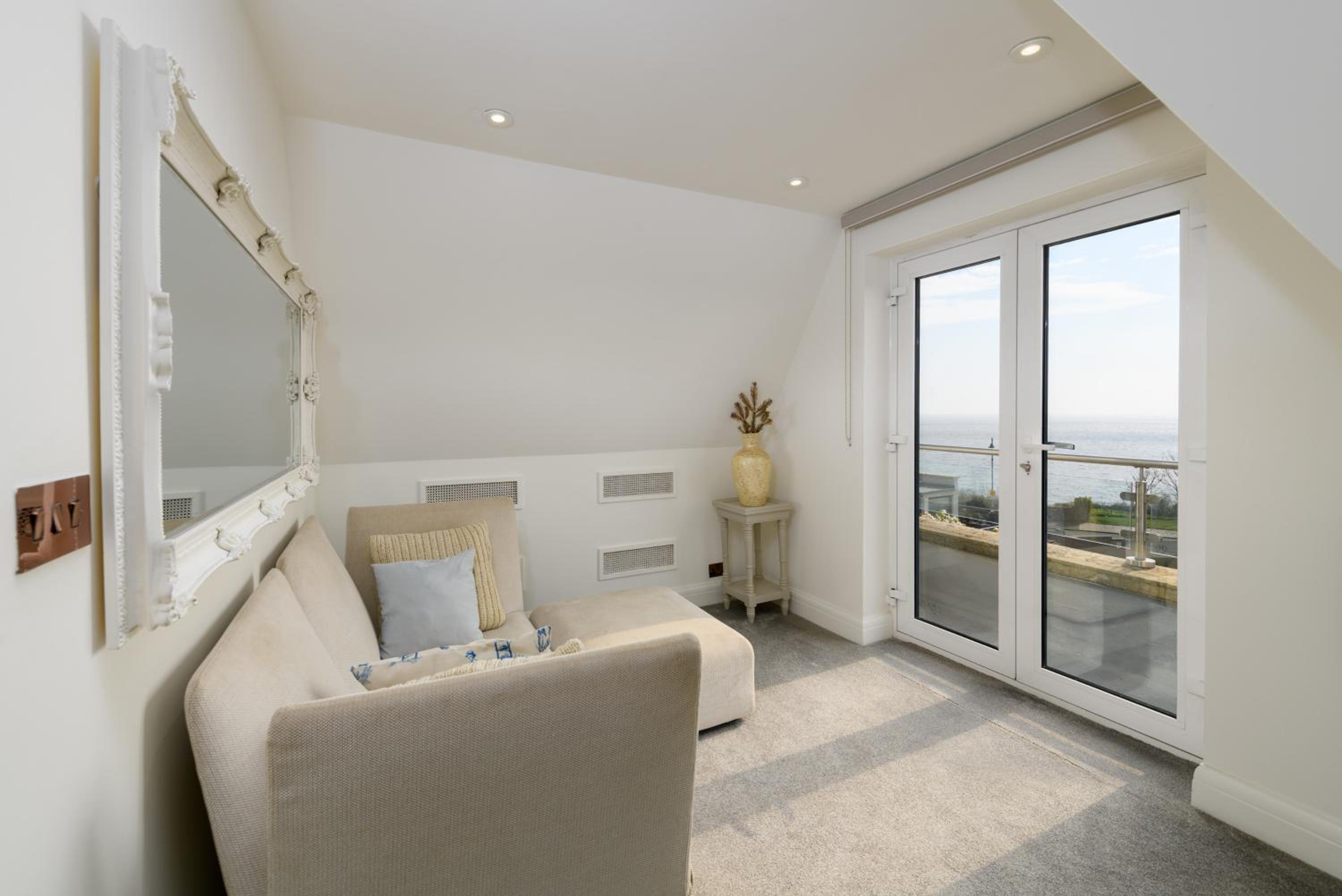 Holm House - Stylish Coastal Suites - HEDD Spa - Silures Bar & Restaurant, photo 13