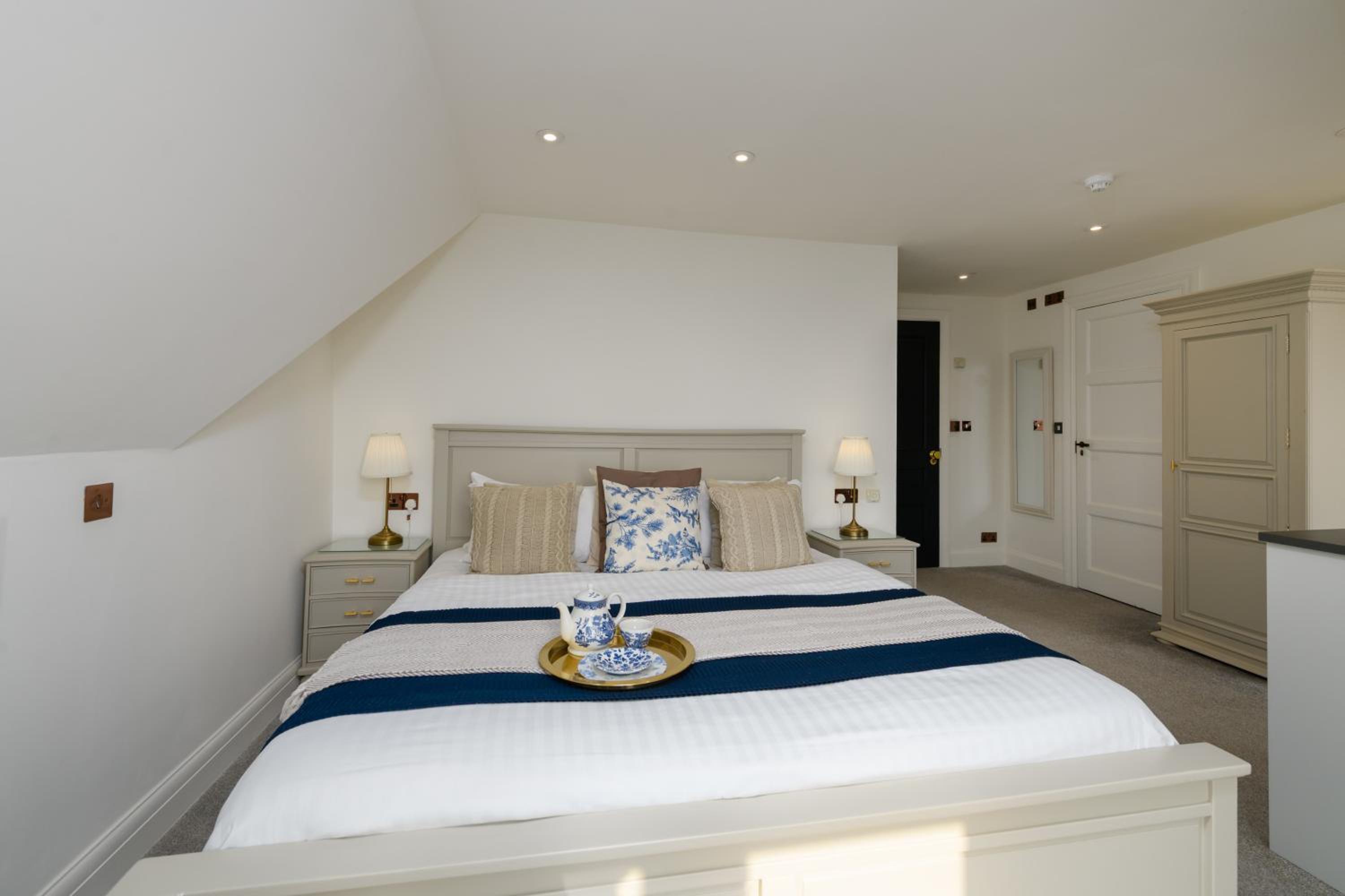 Holm House - Stylish Coastal Suites - HEDD Spa - Silures Bar & Restaurant, photo 66