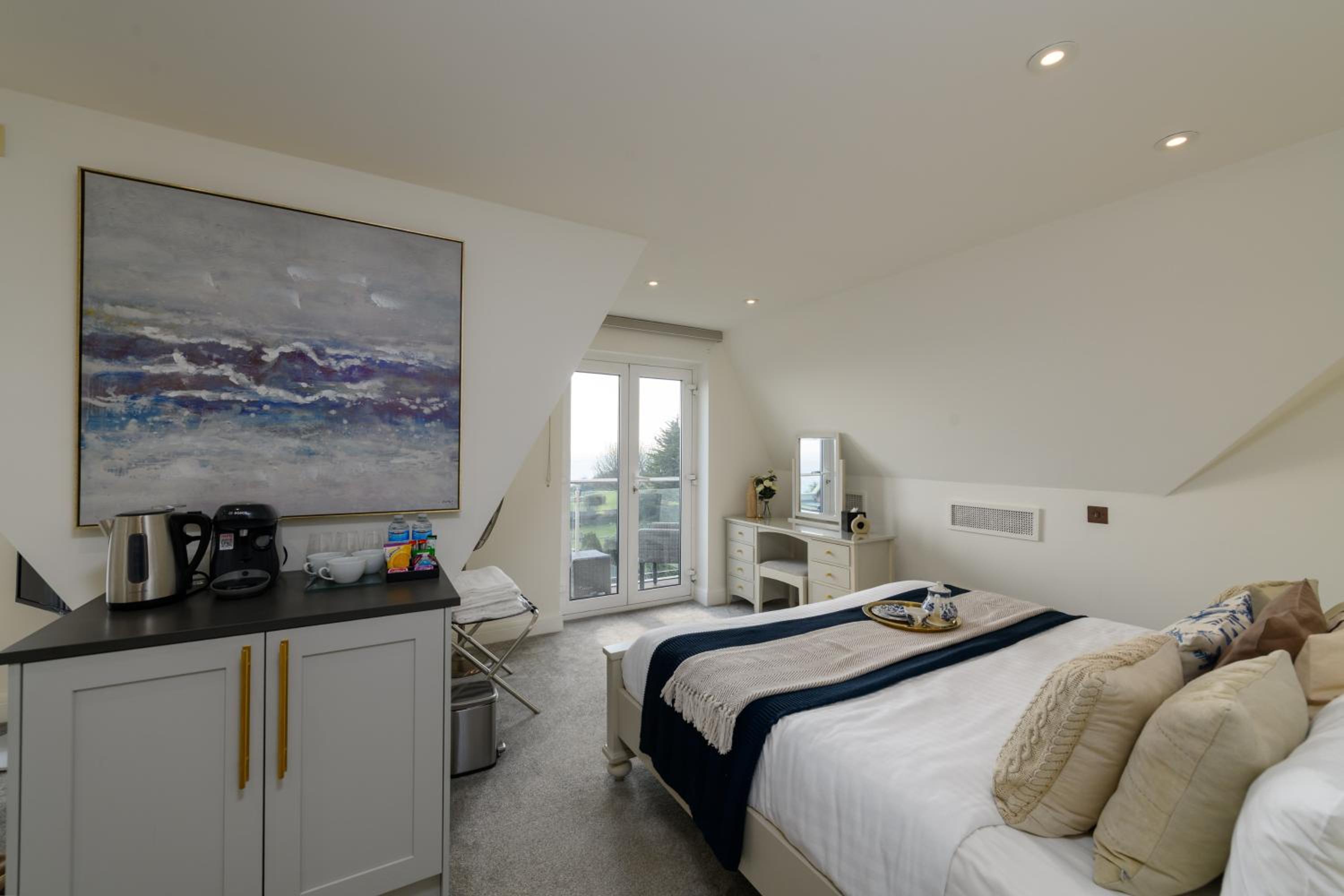Holm House - Stylish Coastal Suites - HEDD Spa - Silures Bar & Restaurant, photo 42