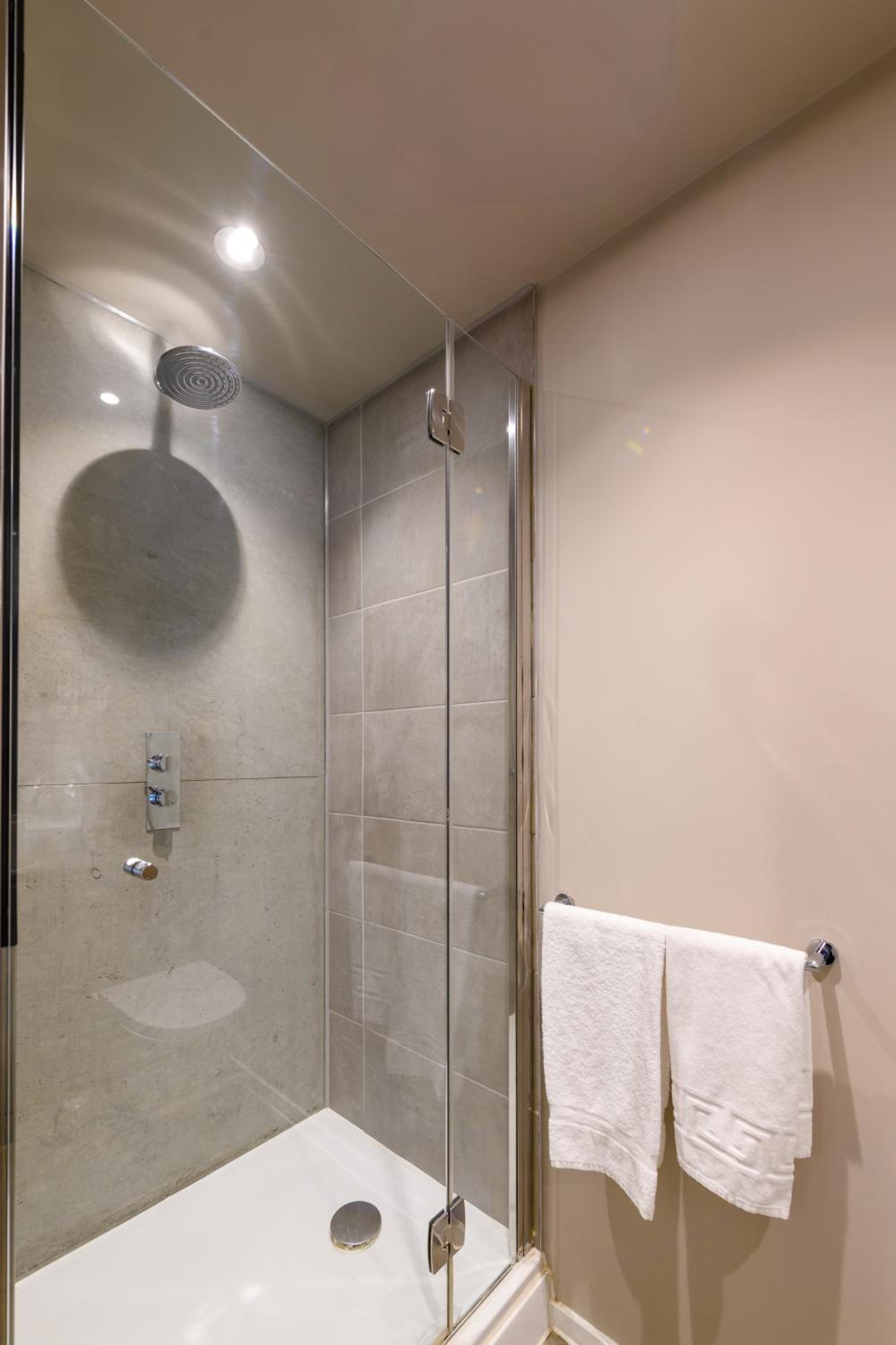 Holm House - Stylish Coastal Suites - HEDD Spa - Silures Bar & Restaurant, photo 11