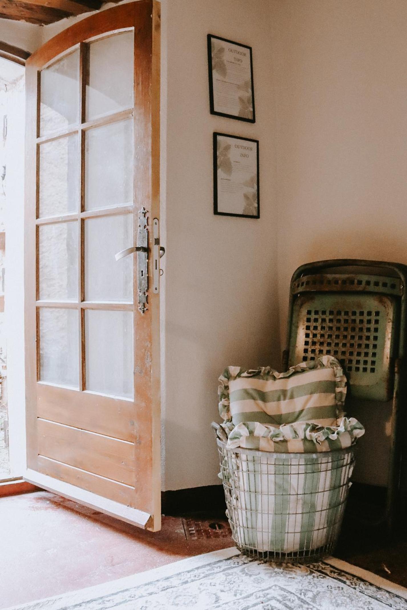 Unique historical home, middle of the village, bath & patio