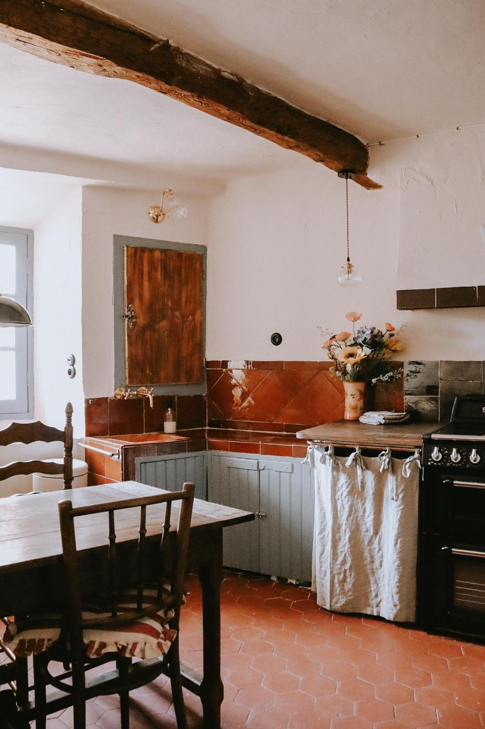 Unique historical home, middle of the village, bath & patio