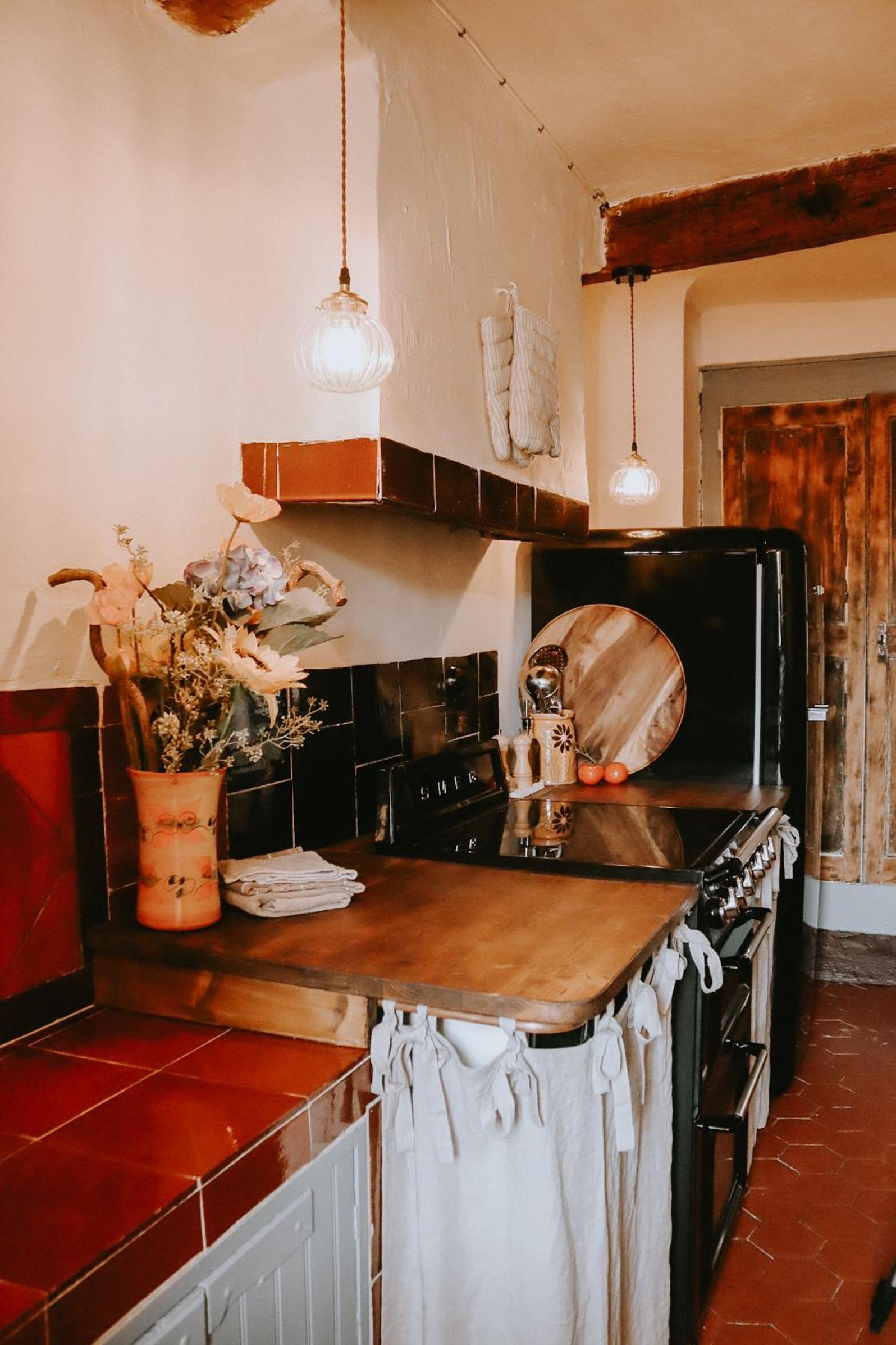 Unique historical home, middle of the village, bath & patio