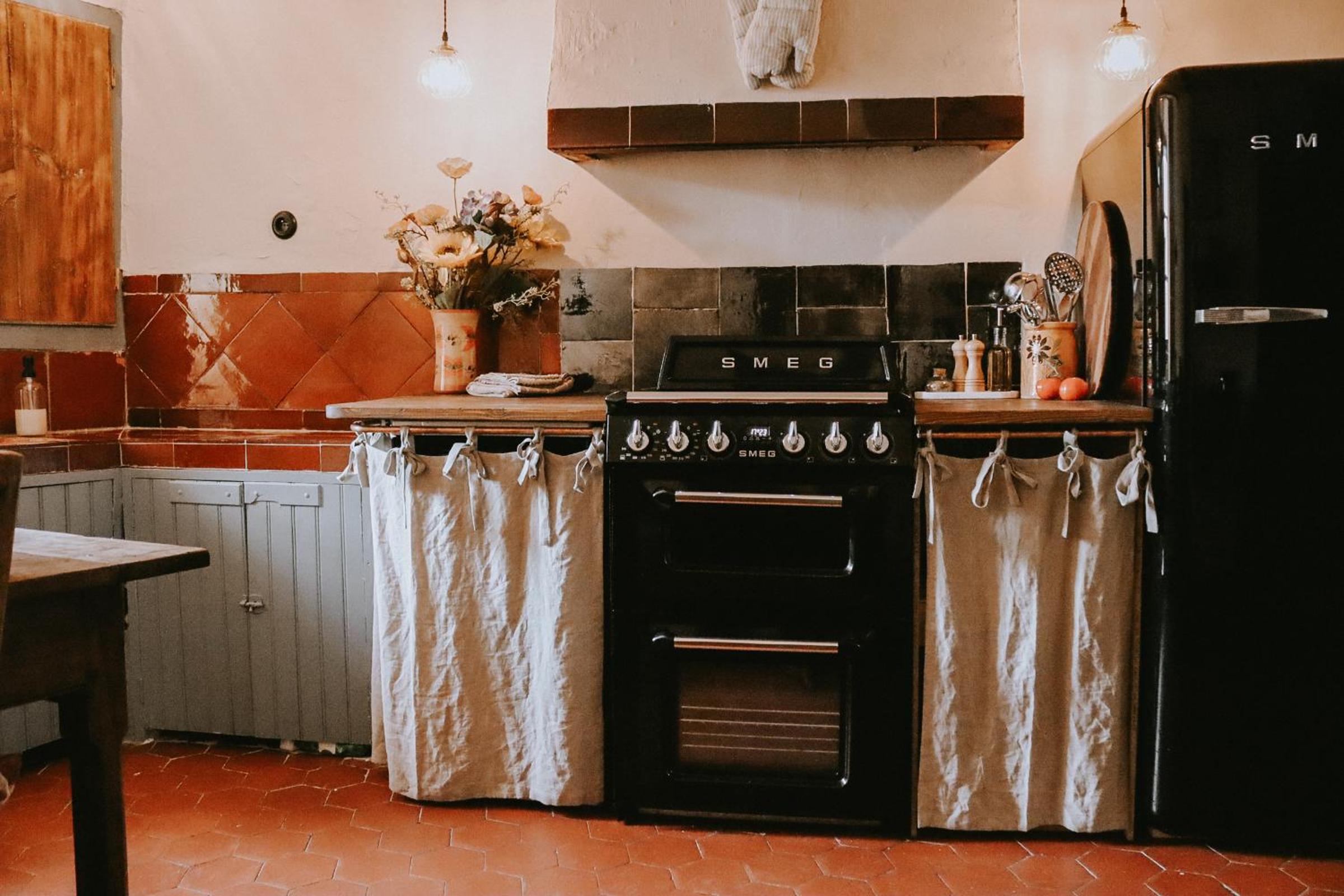 Unique historical home, middle of the village, bath & patio