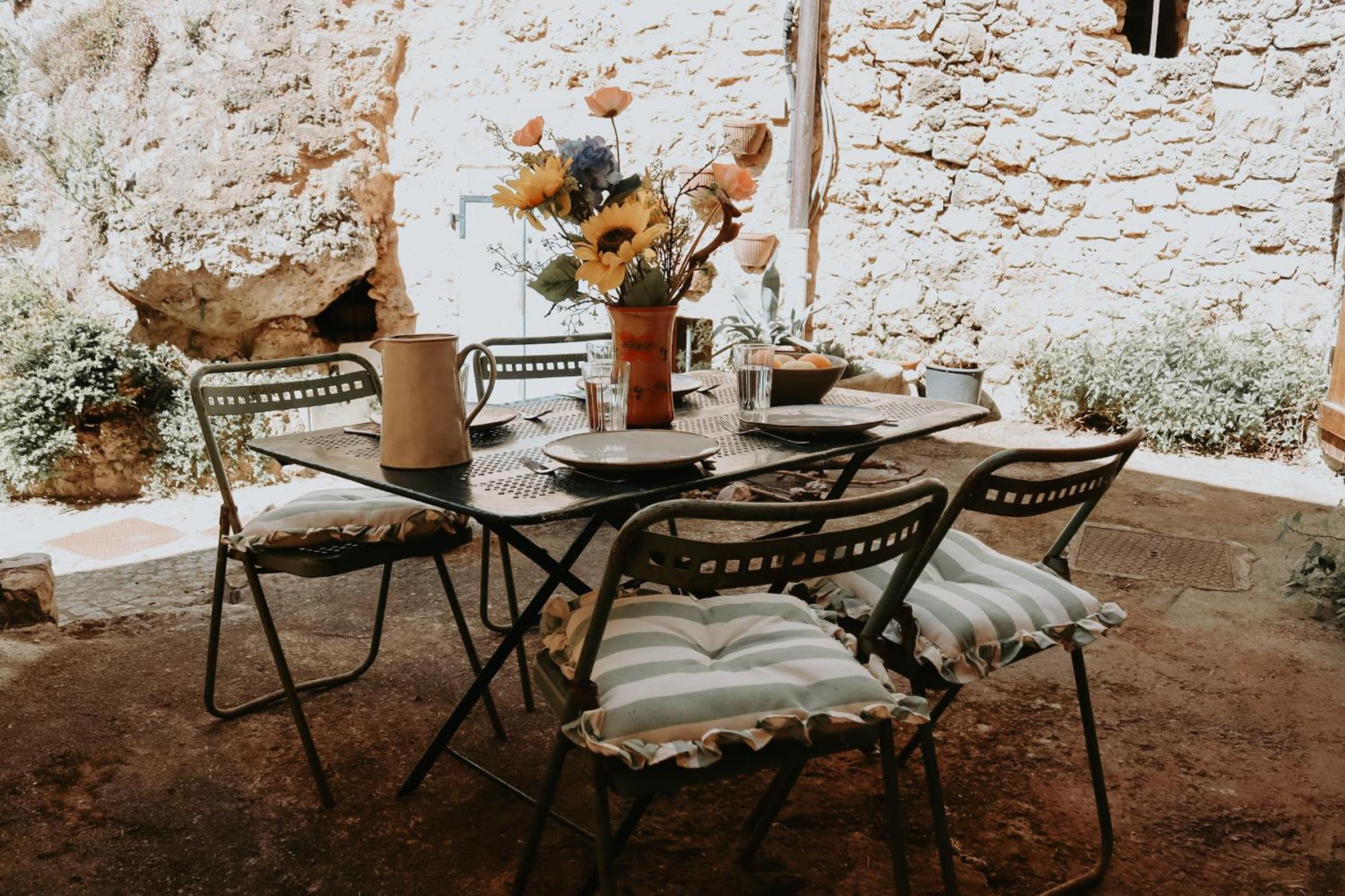 Unique historical home, middle of the village, bath & patio