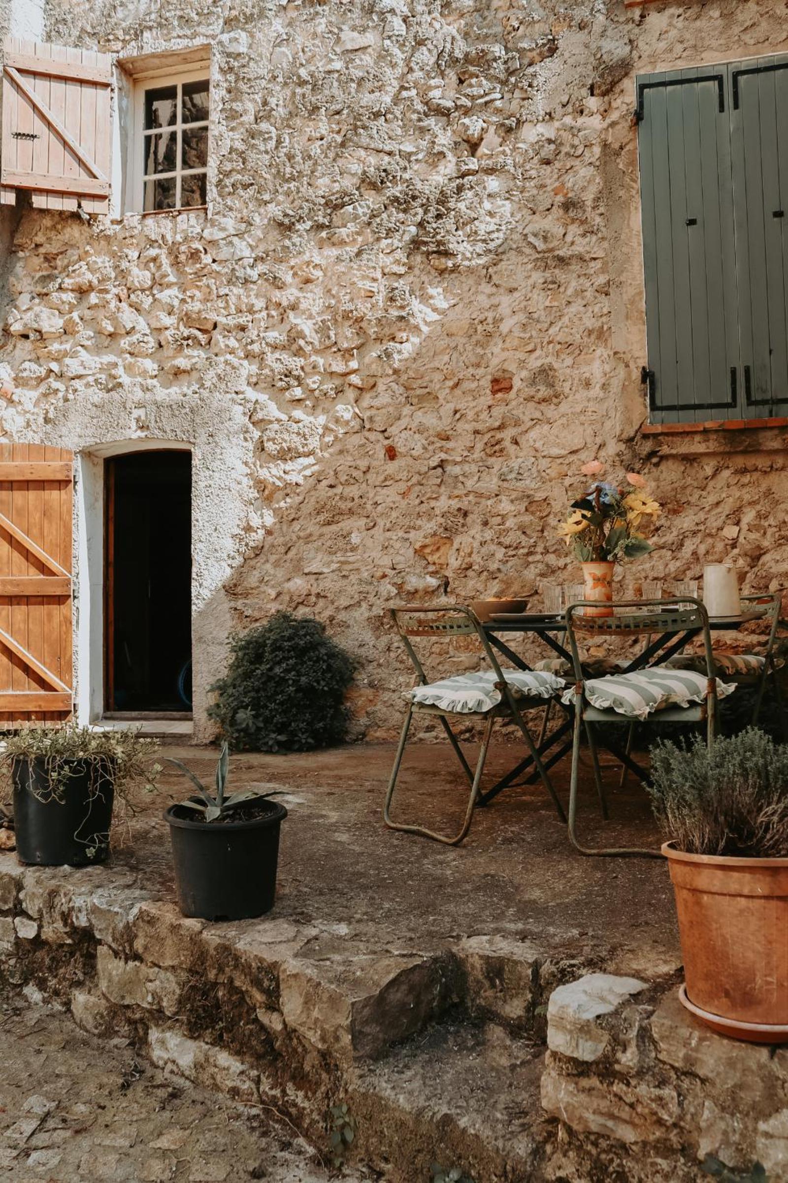 Unique historical home, middle of the village, bath & patio