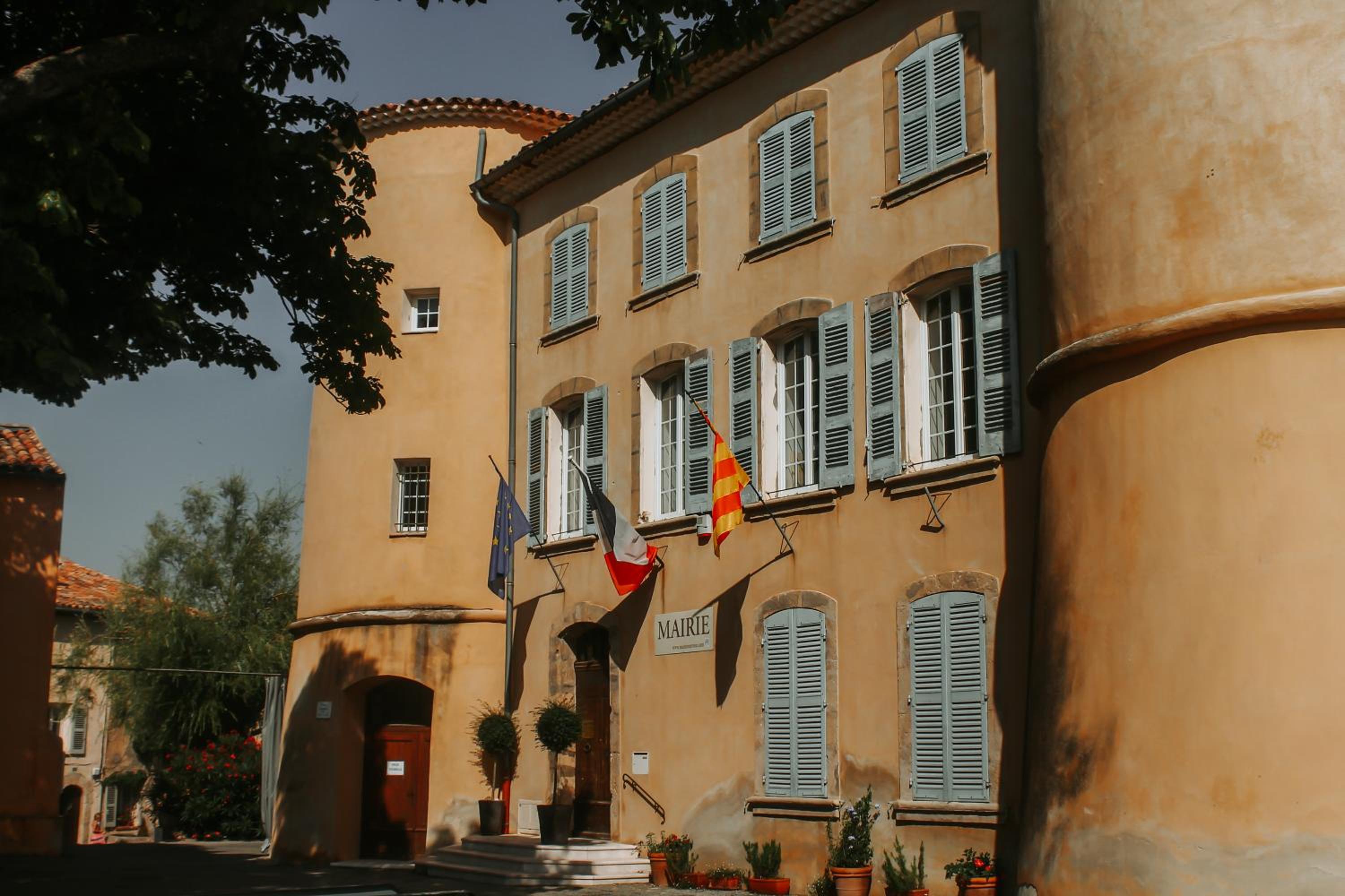 Unique historical home, middle of the village, bath & patio
