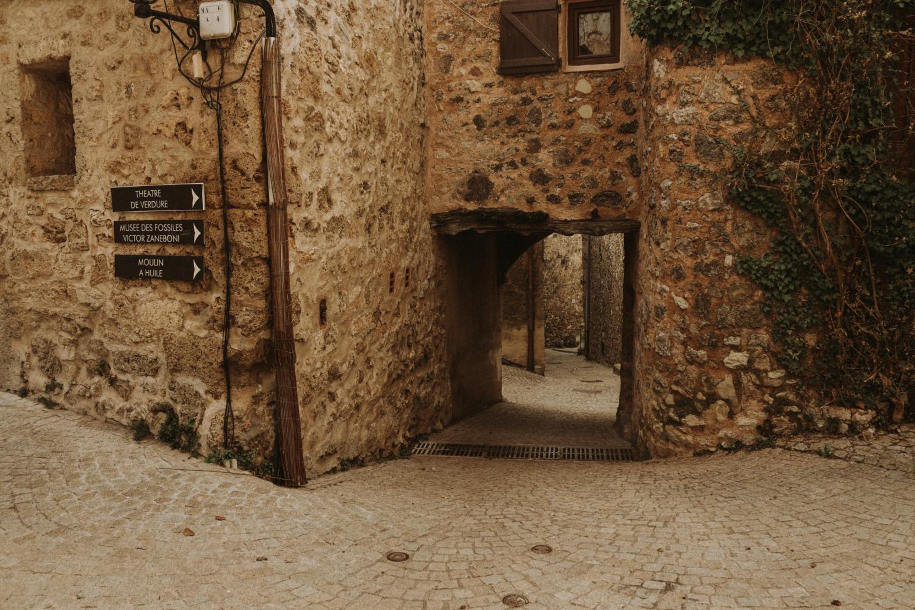 Unique historical home, middle of the village, bath & patio