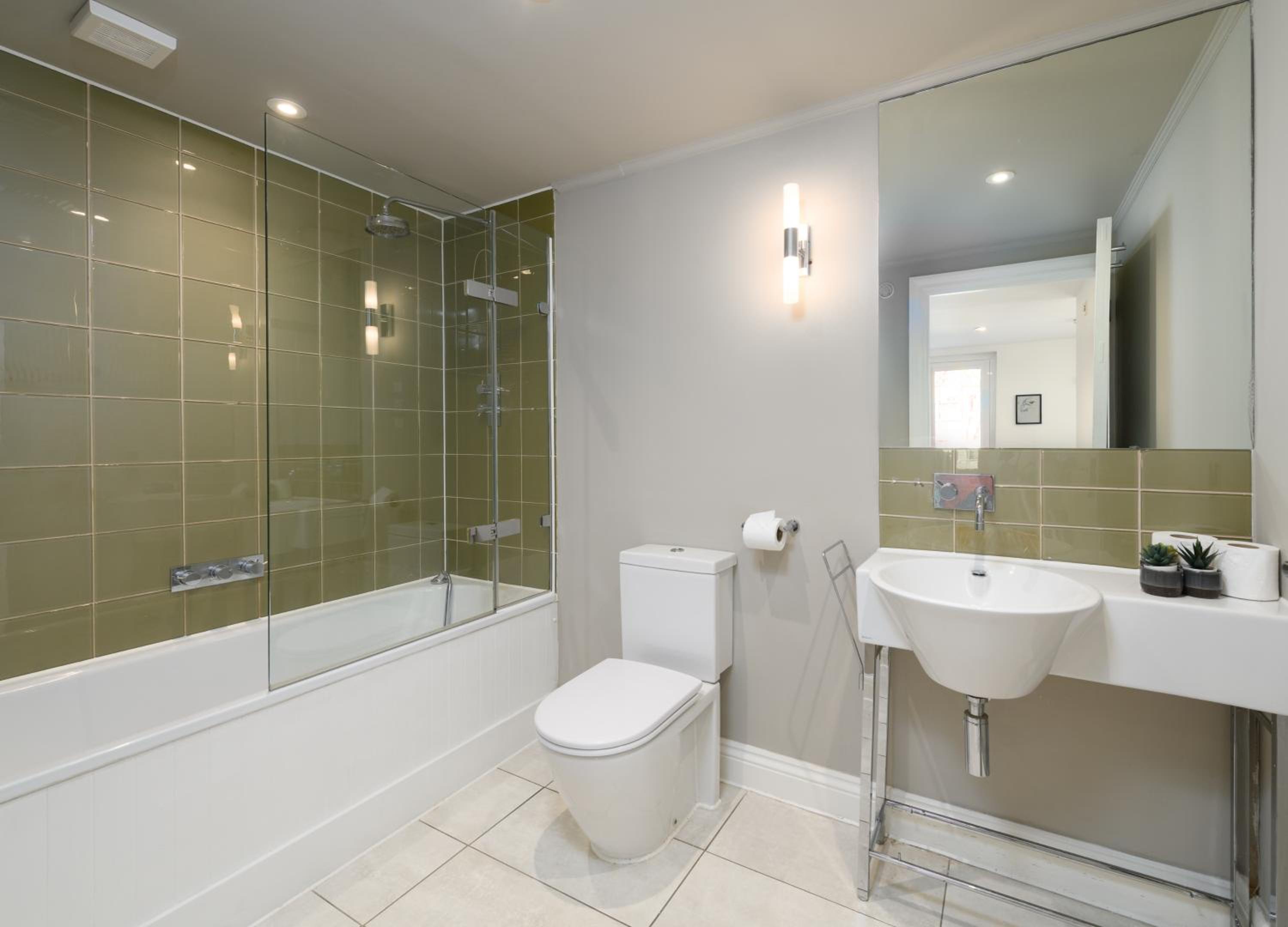 Holm House - Stylish Coastal Suites - HEDD Spa - Silures Bar & Restaurant, photo 39