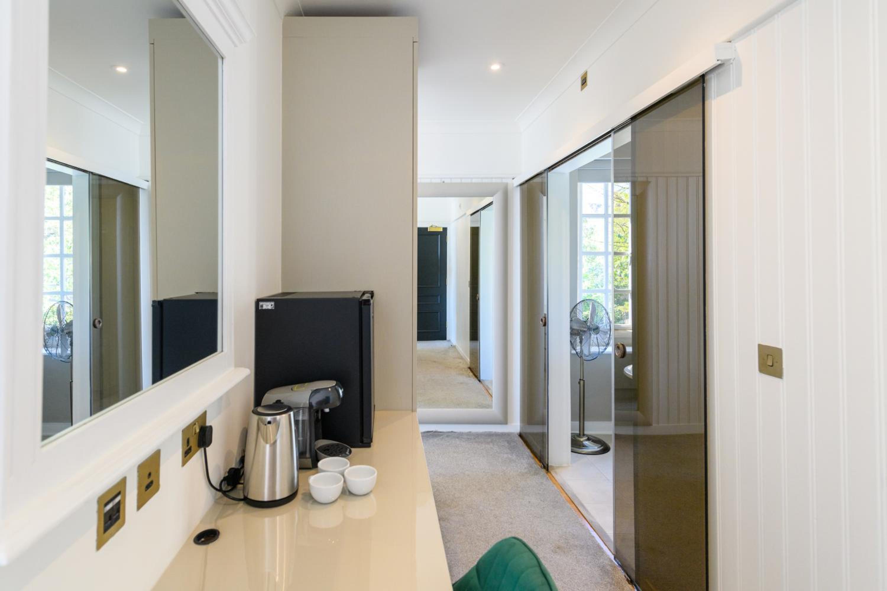 Holm House - Stylish Coastal Suites - HEDD Spa - Silures Bar & Restaurant, photo 41