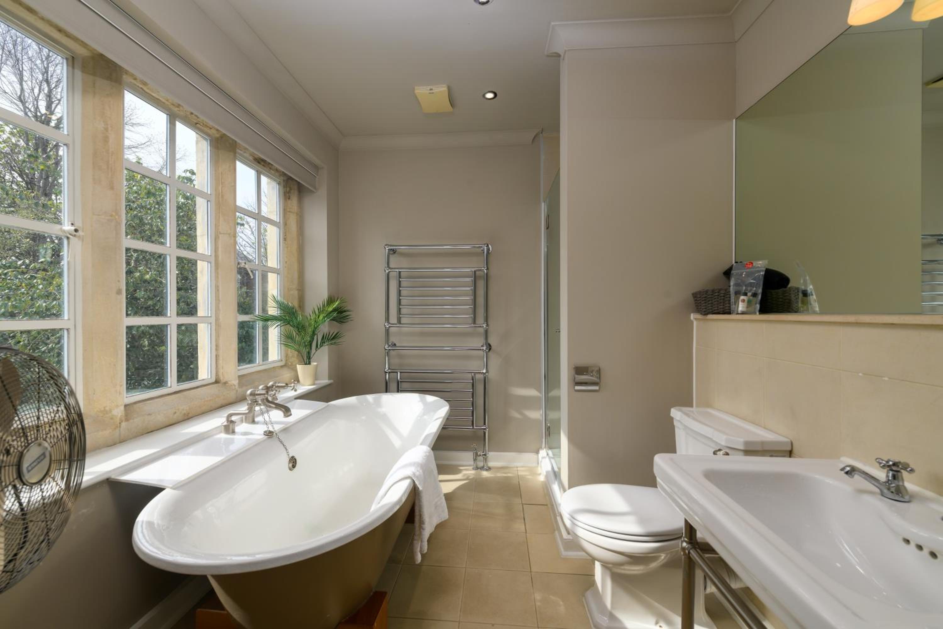 Holm House - Stylish Coastal Suites - HEDD Spa - Silures Bar & Restaurant, photo 22