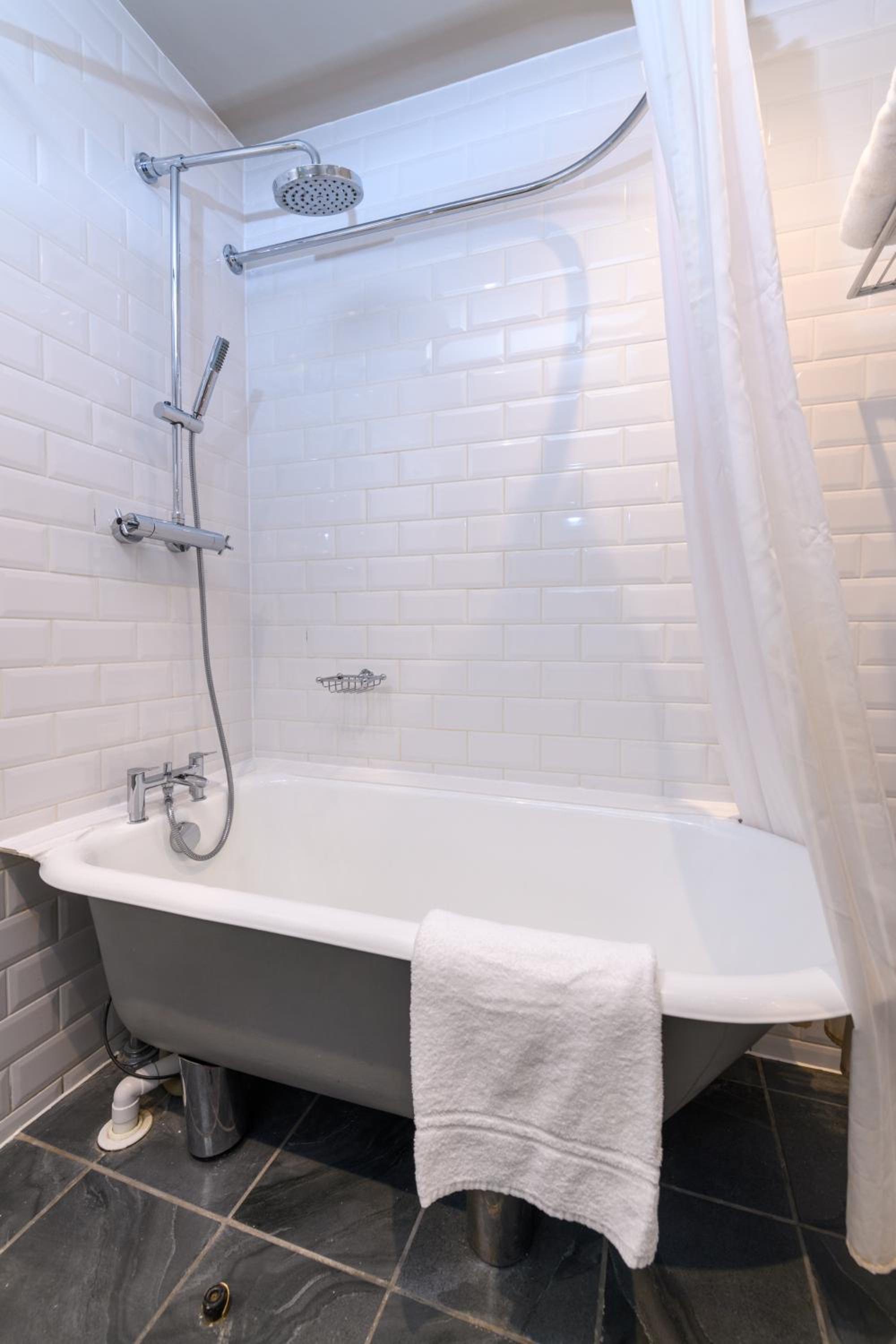 Holm House - Stylish Coastal Suites - HEDD Spa - Silures Bar & Restaurant, photo 84