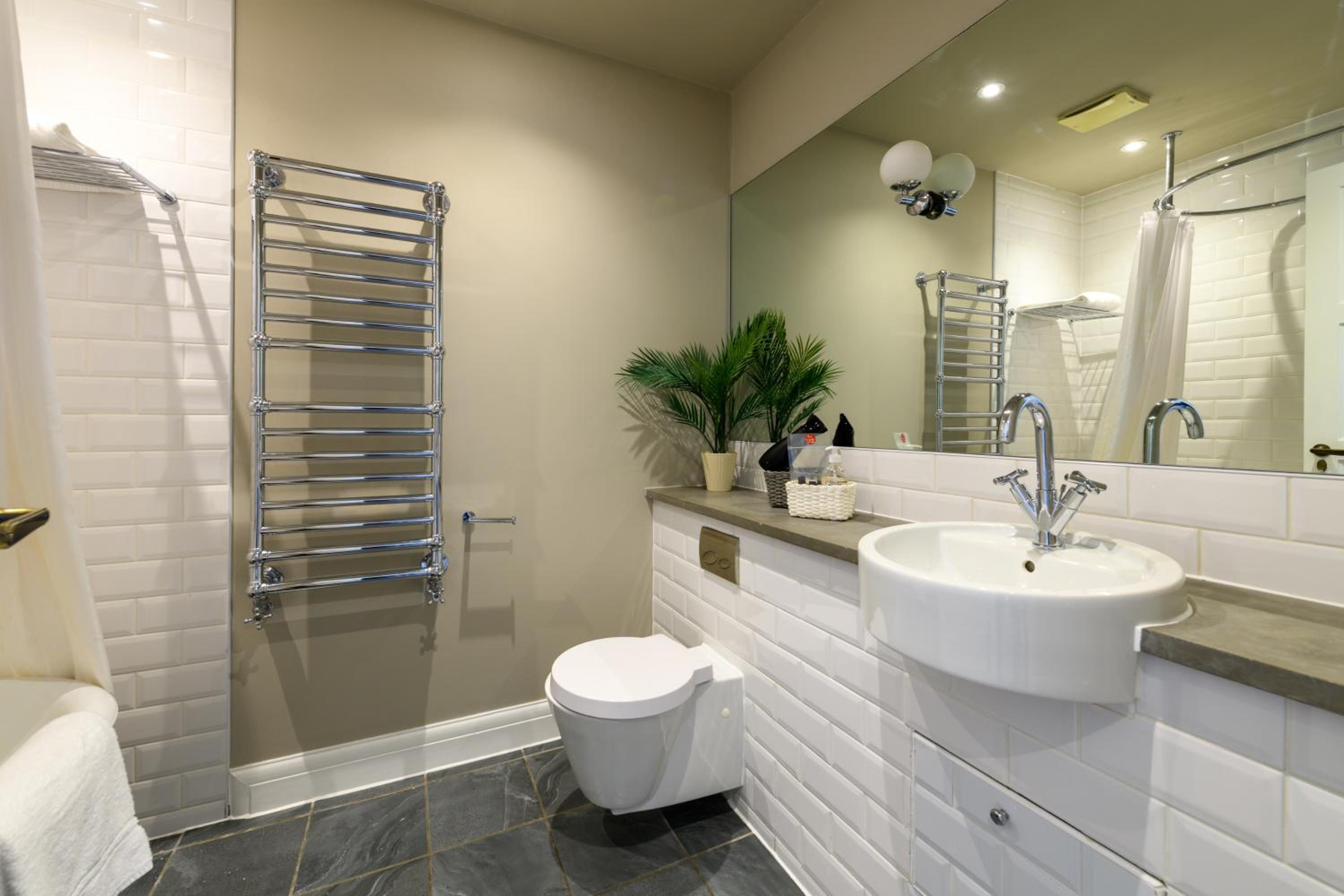 Holm House - Stylish Coastal Suites - HEDD Spa - Silures Bar & Restaurant, photo 45