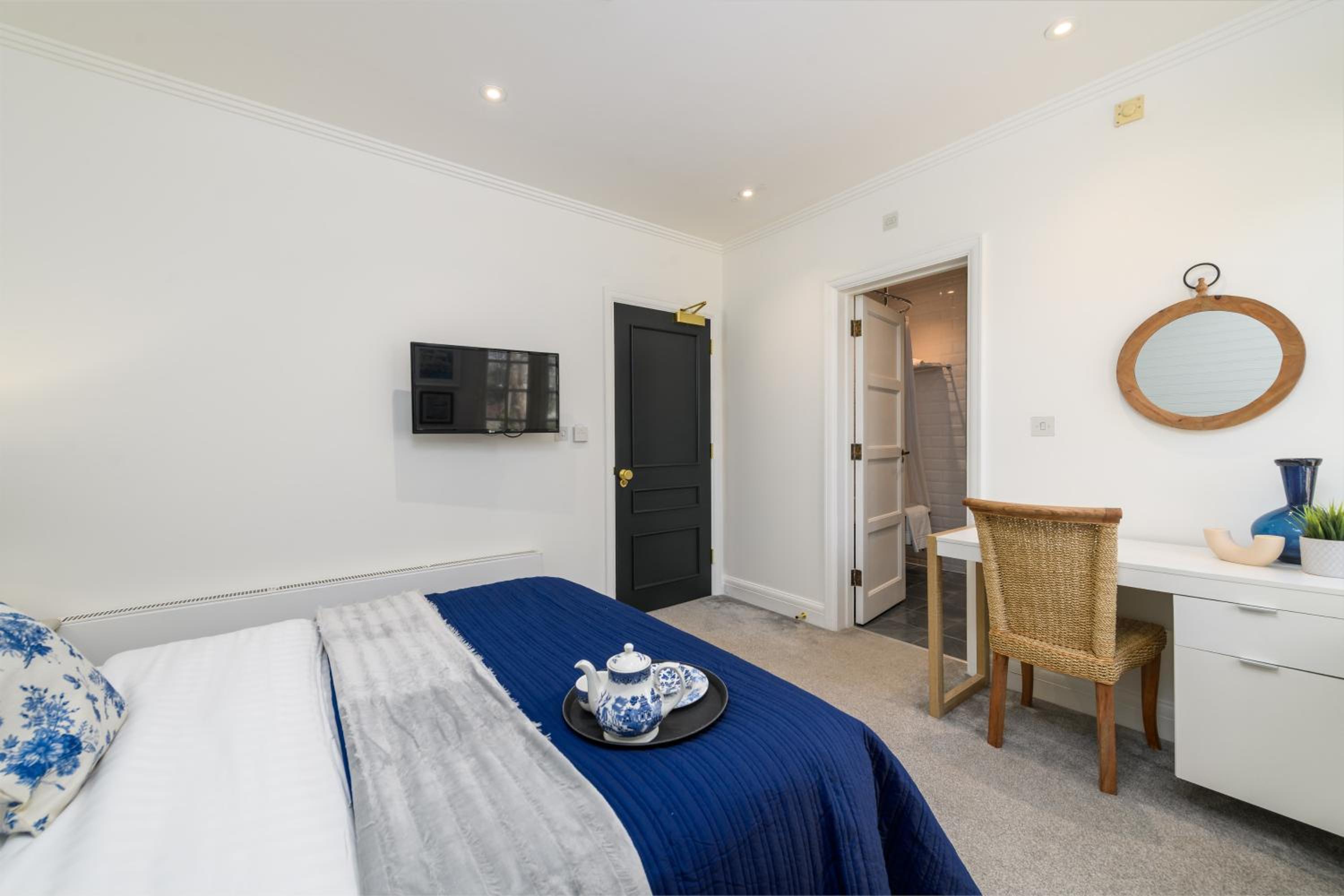 Holm House - Stylish Coastal Suites - HEDD Spa - Silures Bar & Restaurant, photo 82