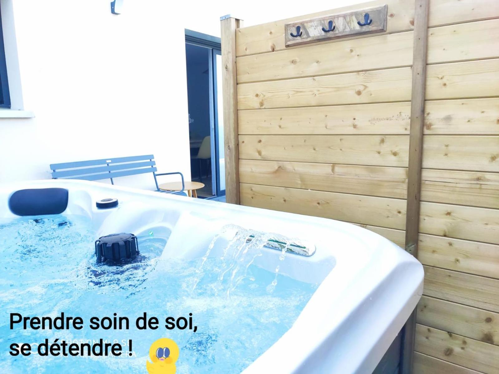 Ker Phan Cozy urban cottage with hot tub