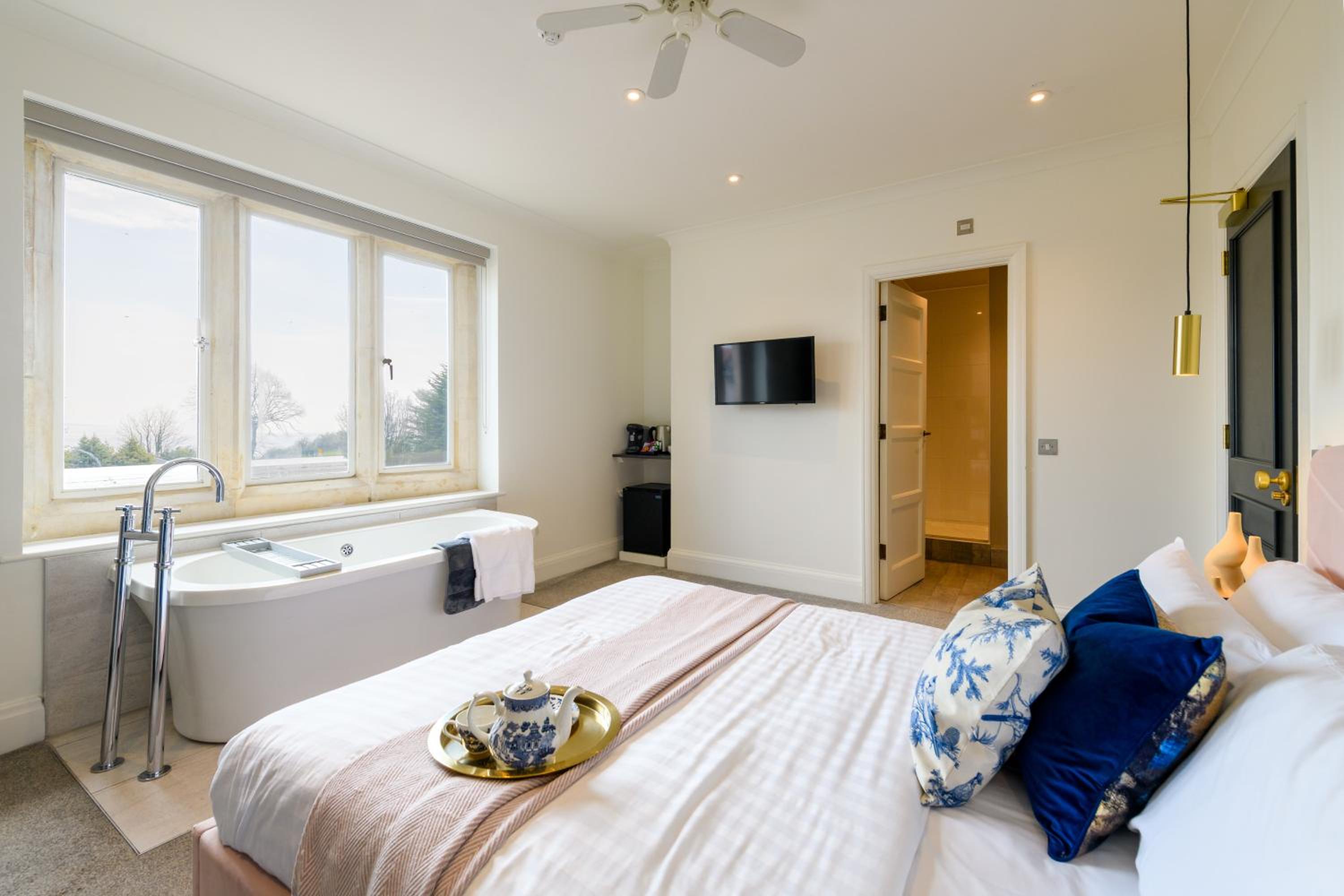 Holm House - Stylish Coastal Suites - HEDD Spa - Silures Bar & Restaurant, photo 16