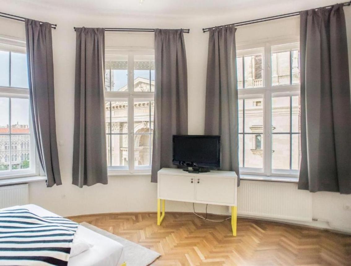 Rumor Apartments