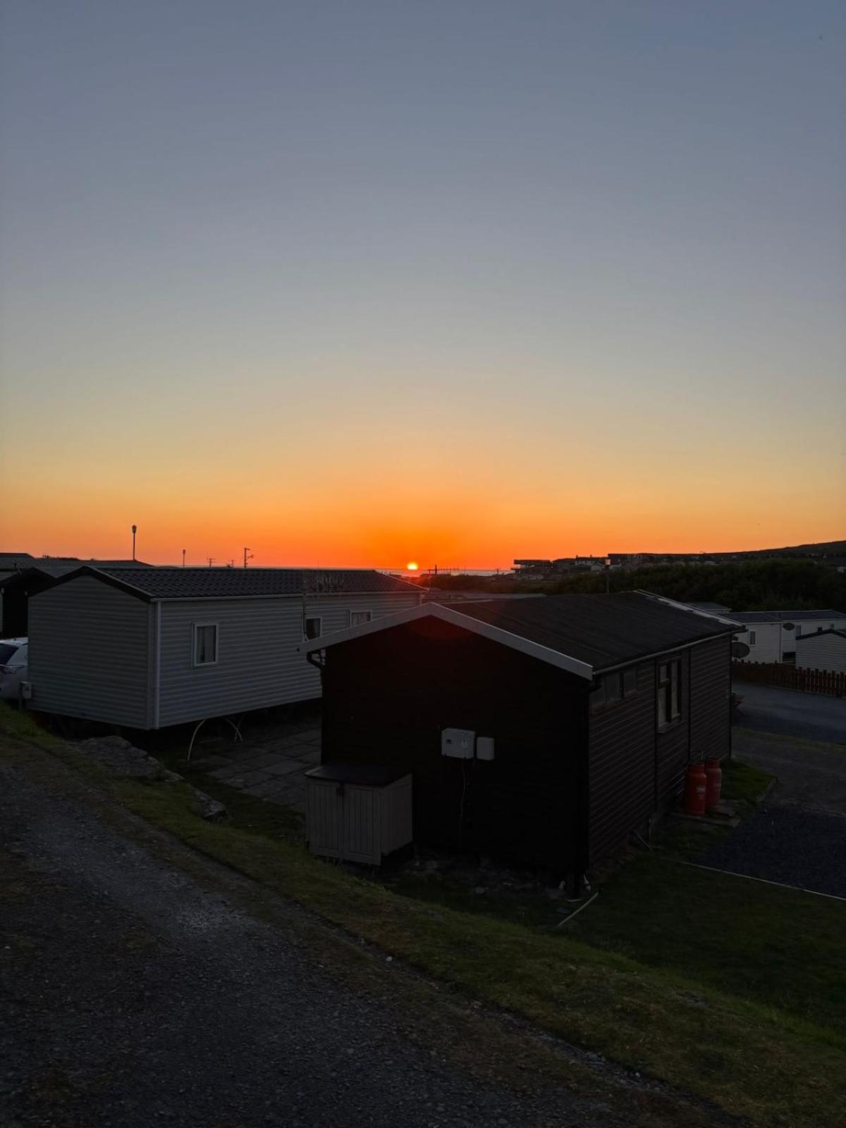 Welsh Bayview Retreat 2-Bed Caravan & 2-Bed Chalet at Clarach Bay Holiday Village