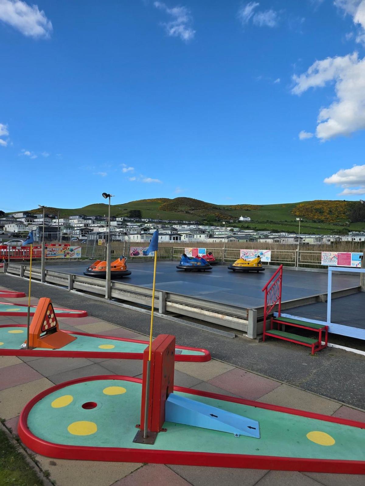 Welsh Bayview Retreat 2-Bed Caravan & 2-Bed Chalet at Clarach Bay Holiday Village