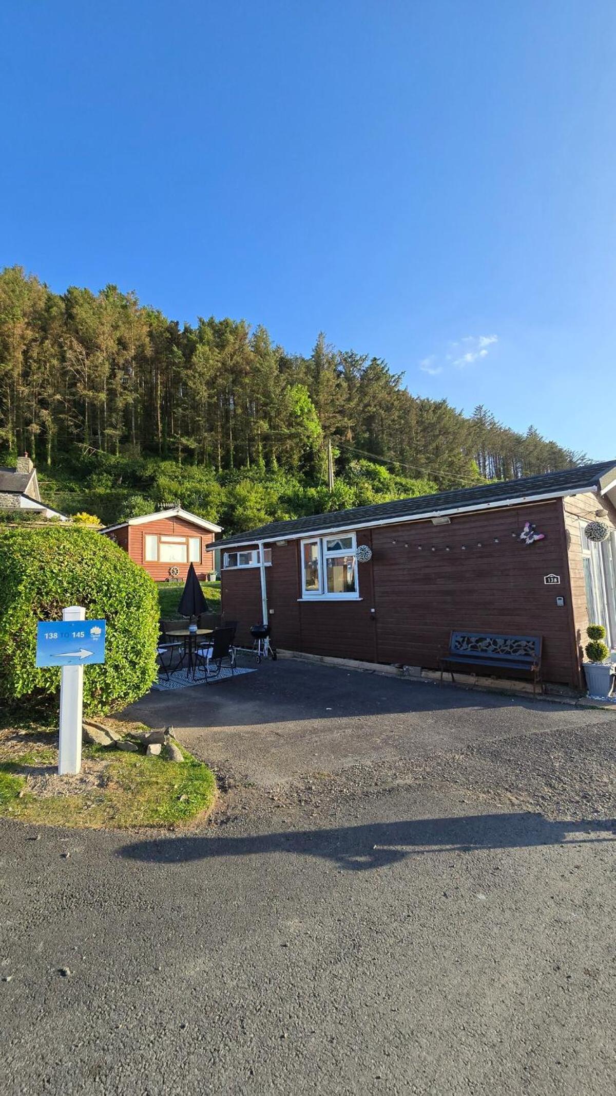 Welsh Bayview Retreat 2-Bed Caravan & 2-Bed Chalet at Clarach Bay Holiday Village
